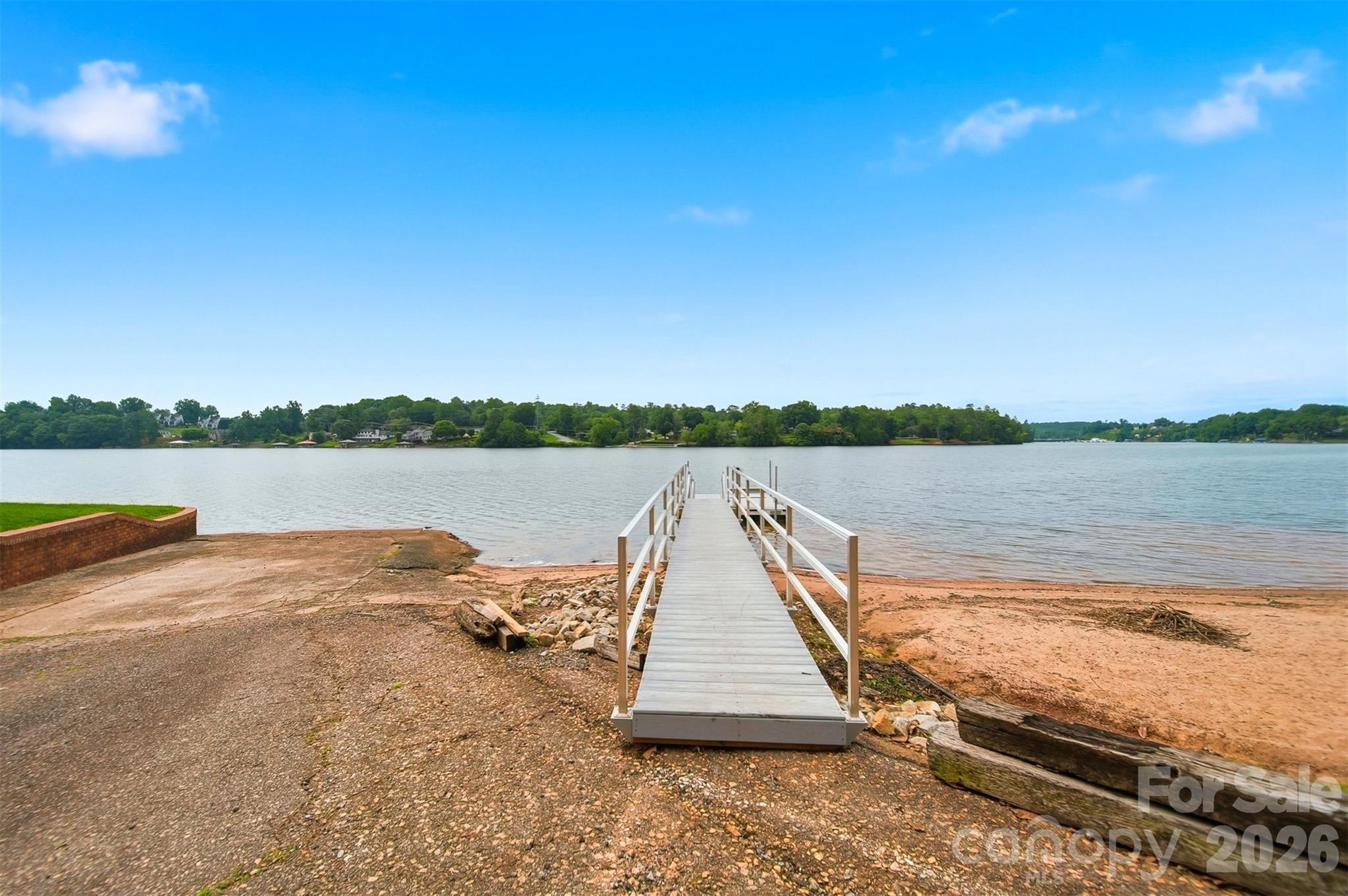 6089 Northlake Drive — Hickory