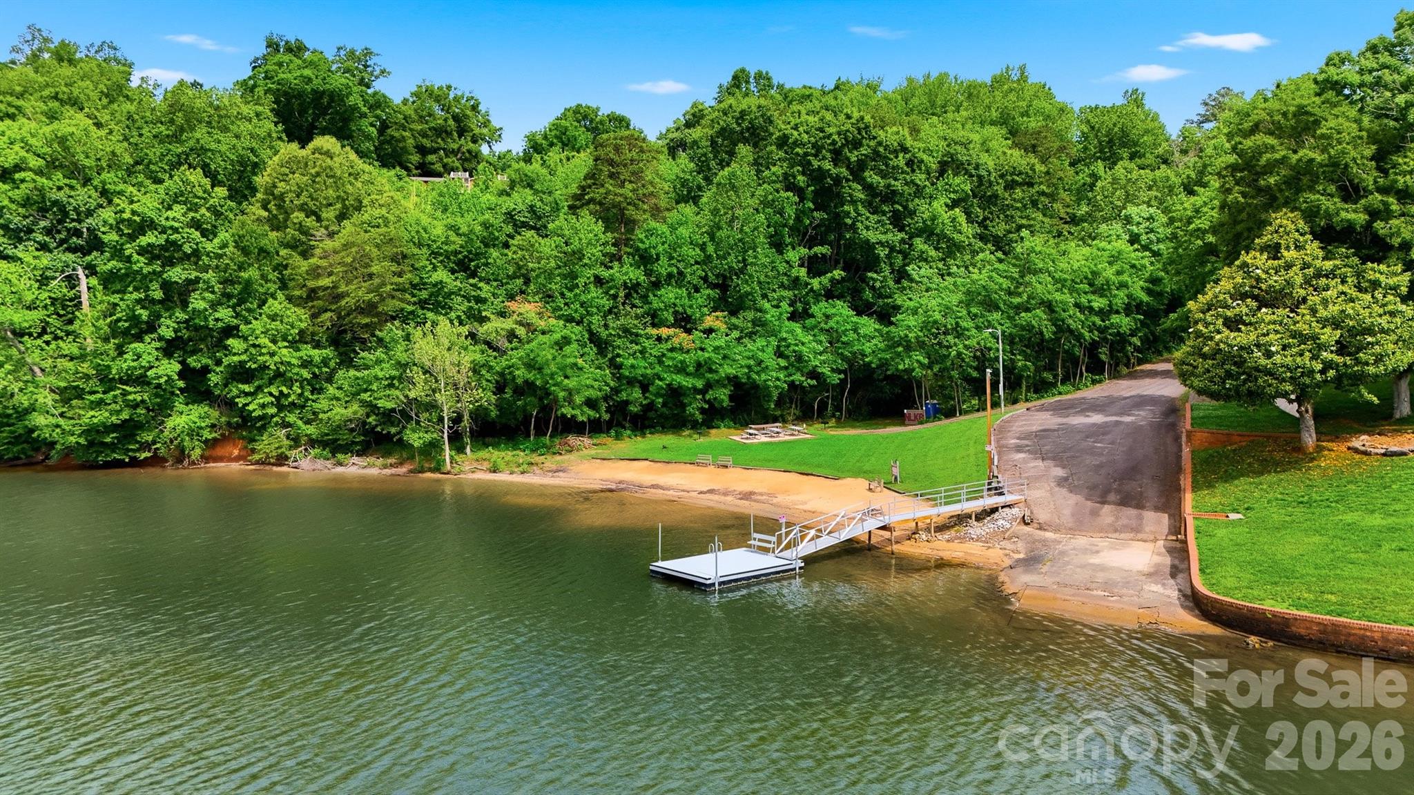 6089 Northlake Drive — Hickory