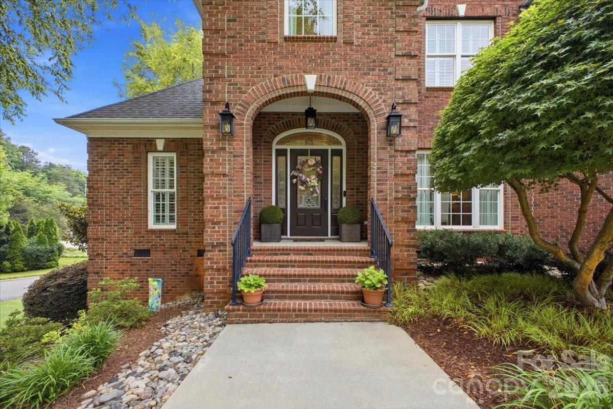 201 Commodore Court — Belmont