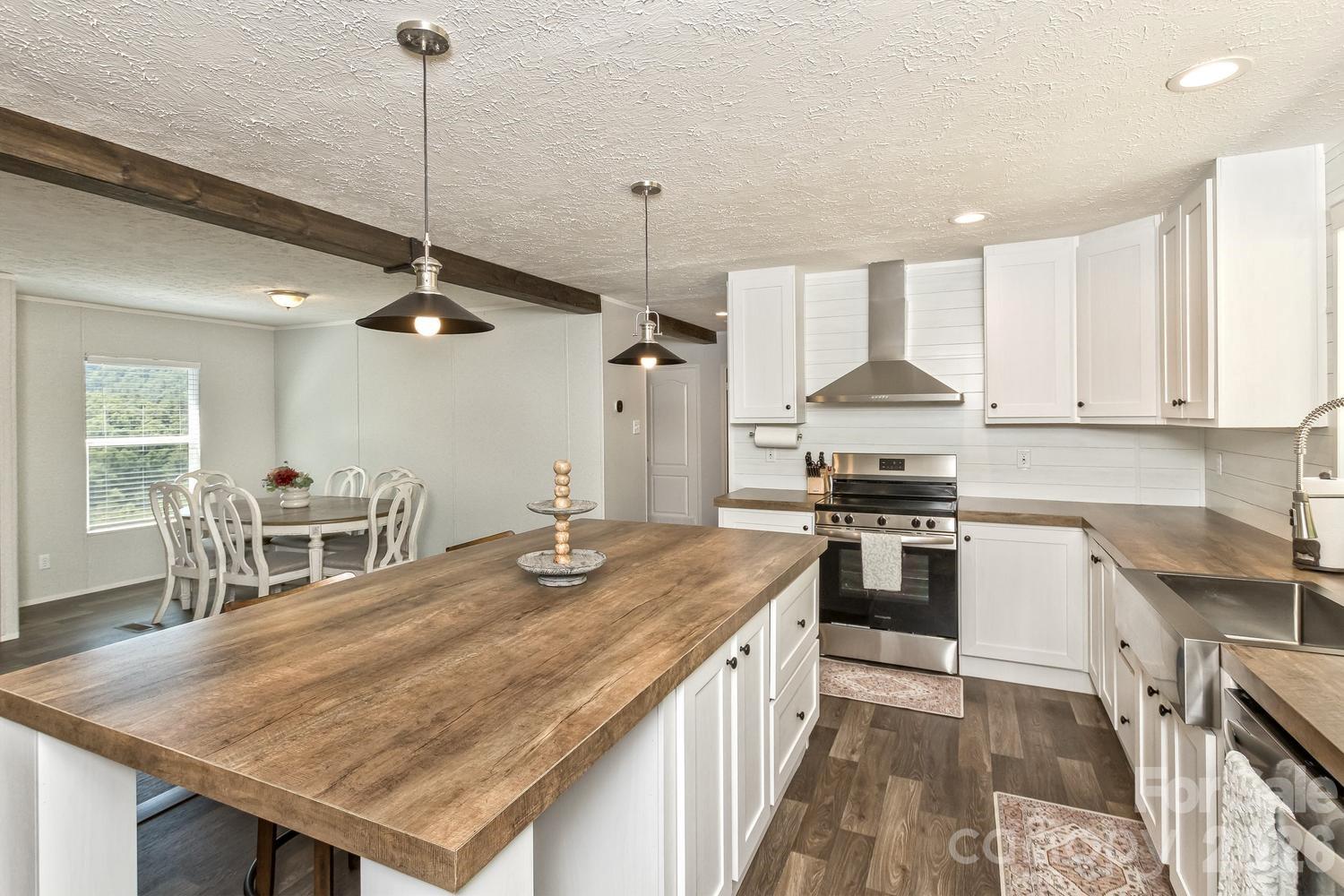 27 Spuds Lane — Weaverville