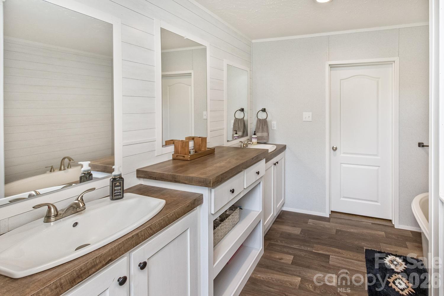 27 Spuds Lane — Weaverville