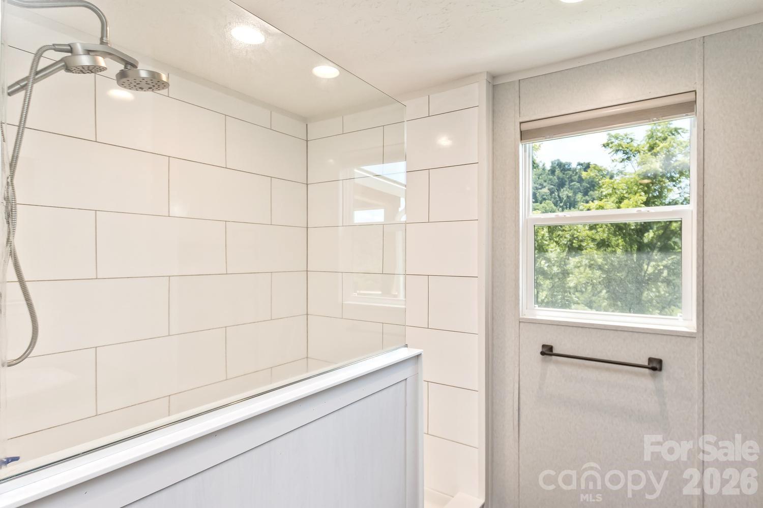 27 Spuds Lane — Weaverville