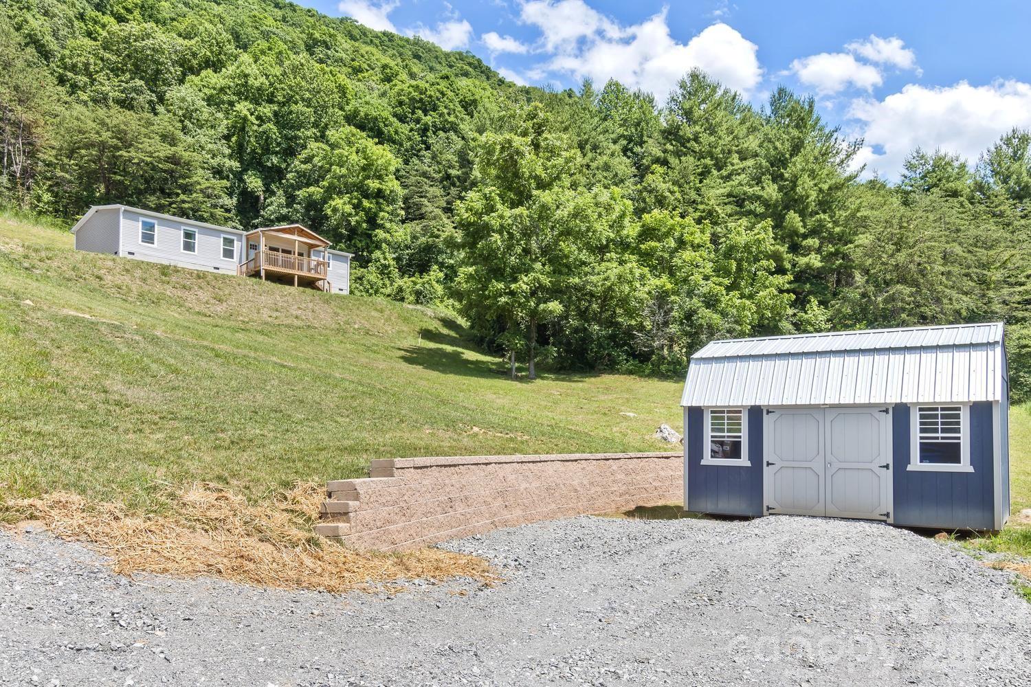 27 Spuds Lane — Weaverville