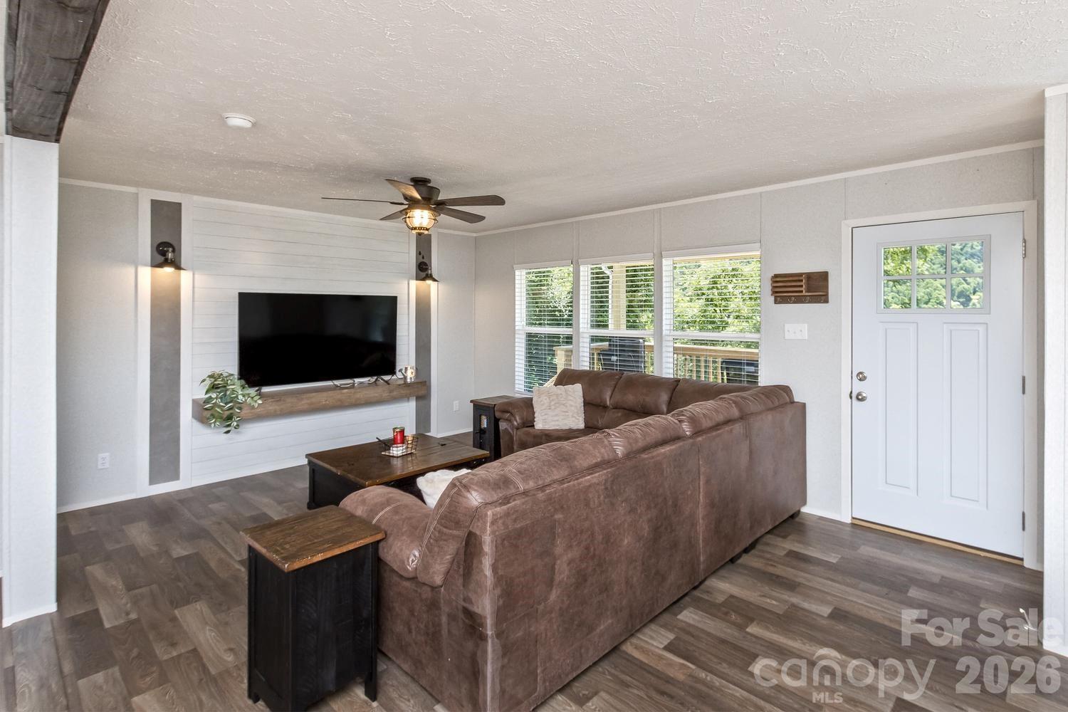 27 Spuds Lane — Weaverville