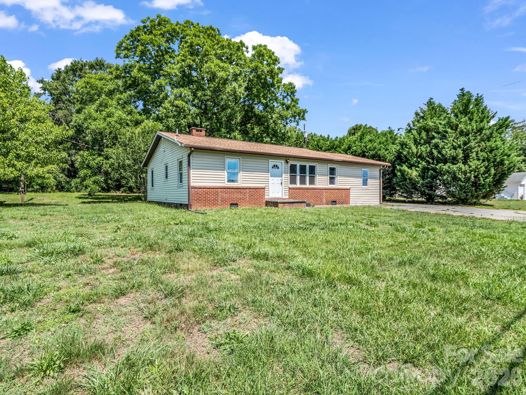1758 Chase High Road — Forest City