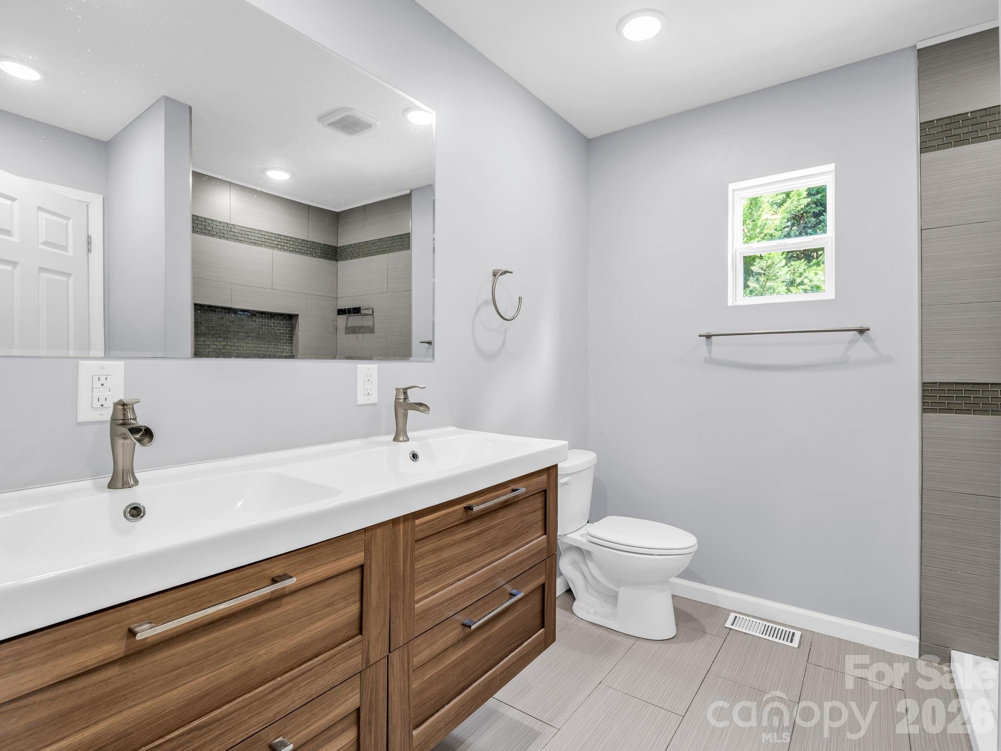 1758 Chase High Road — Forest City