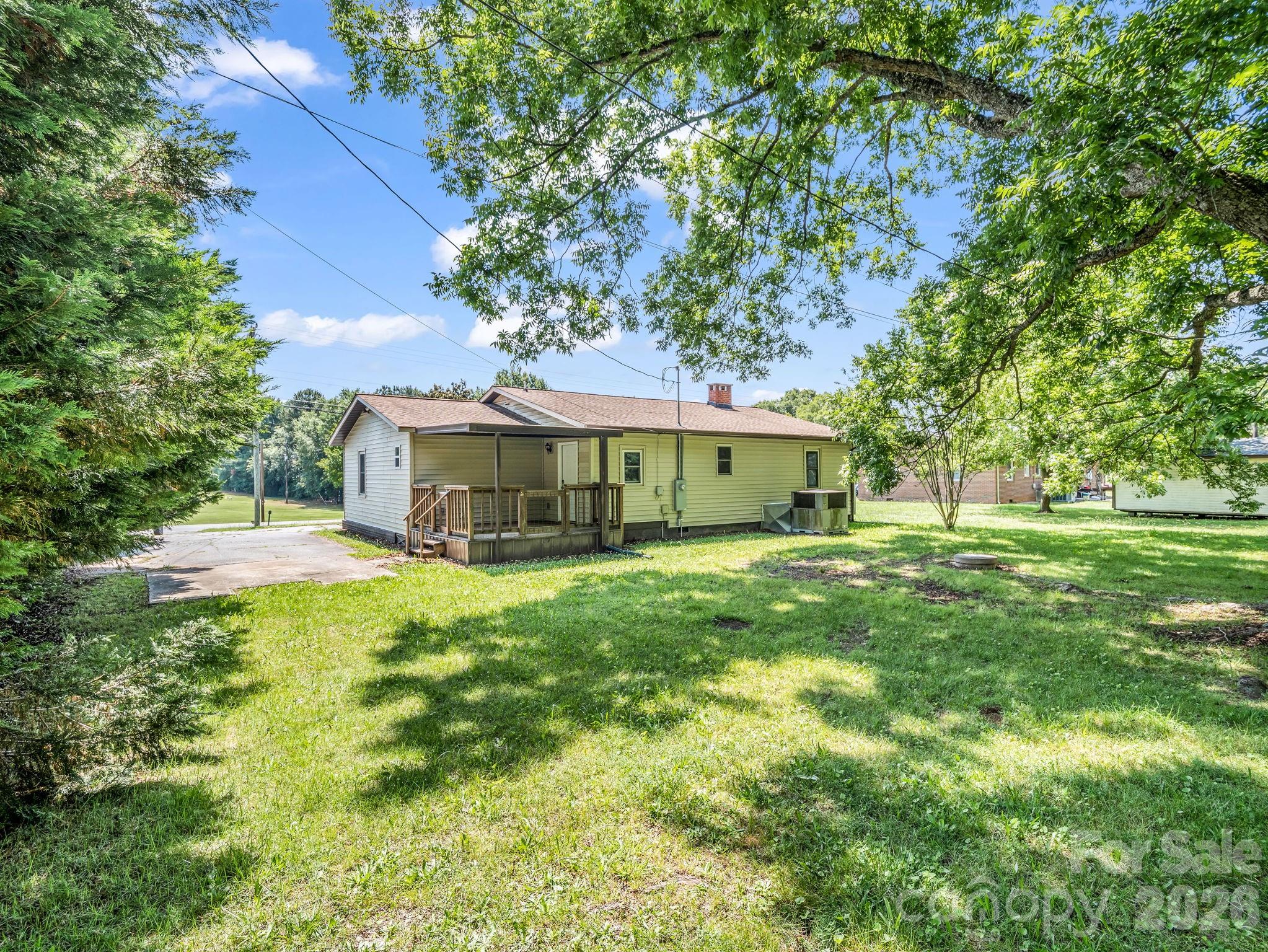 1758 Chase High Road — Forest City