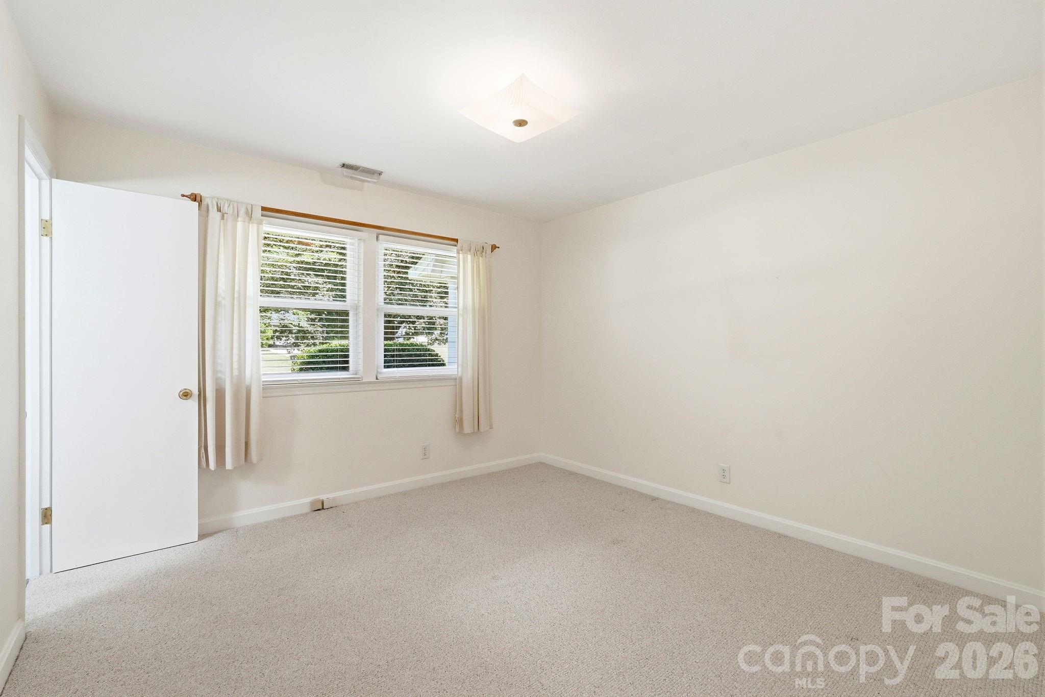 112 Queensbury Road — Winston Salem