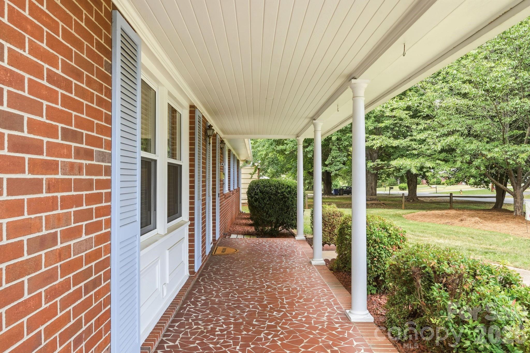 112 Queensbury Road — Winston Salem