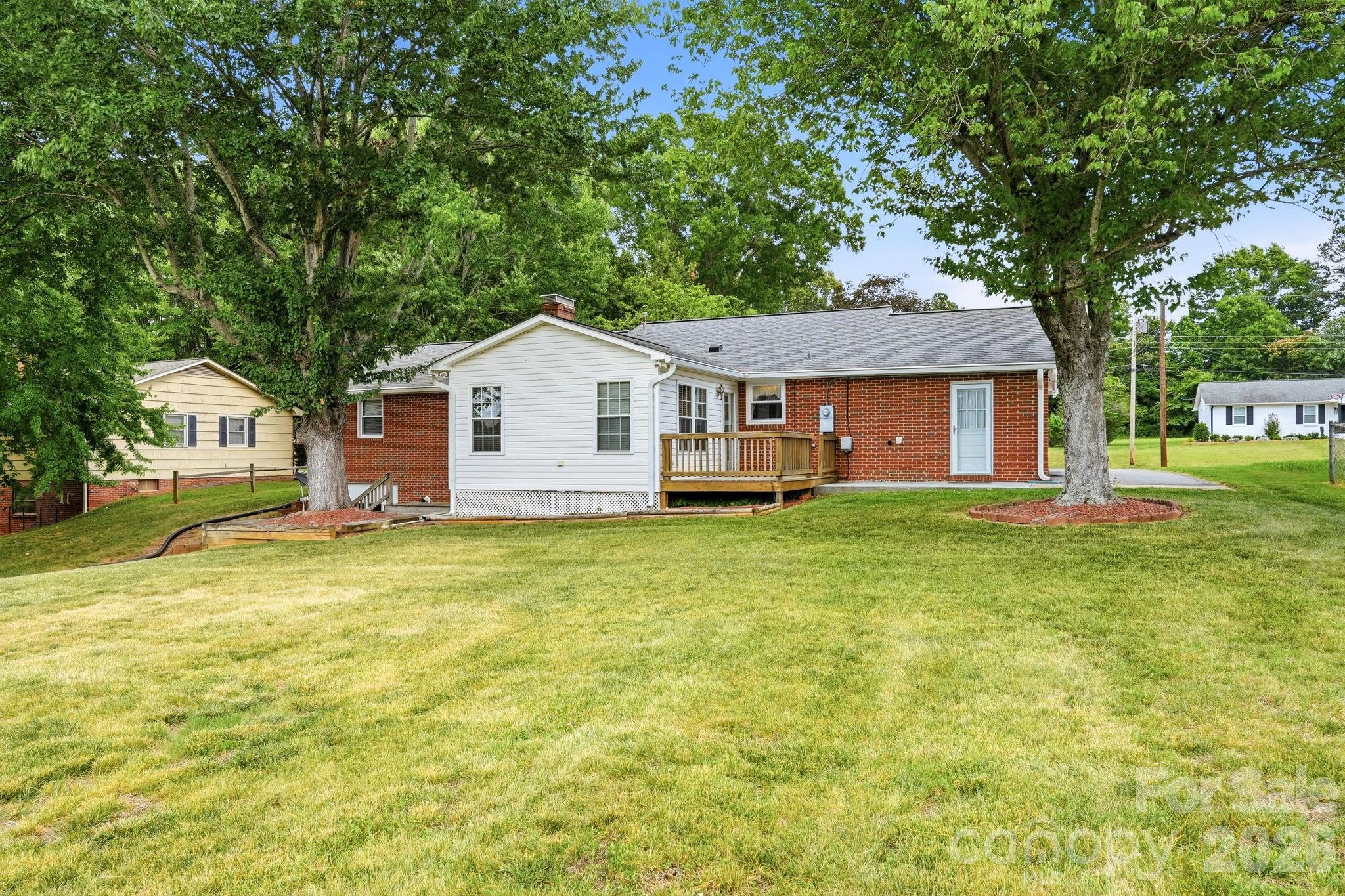 112 Queensbury Road — Winston Salem