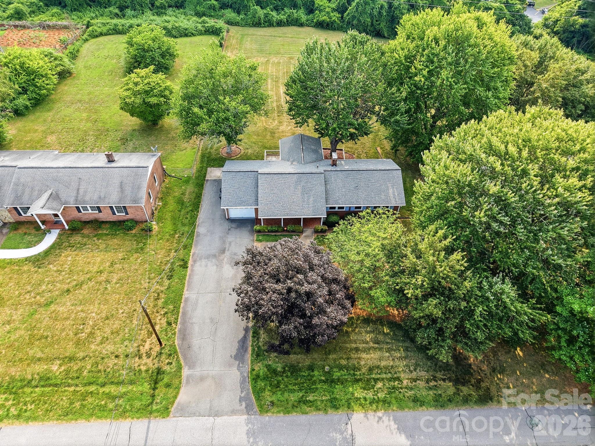 112 Queensbury Road — Winston Salem