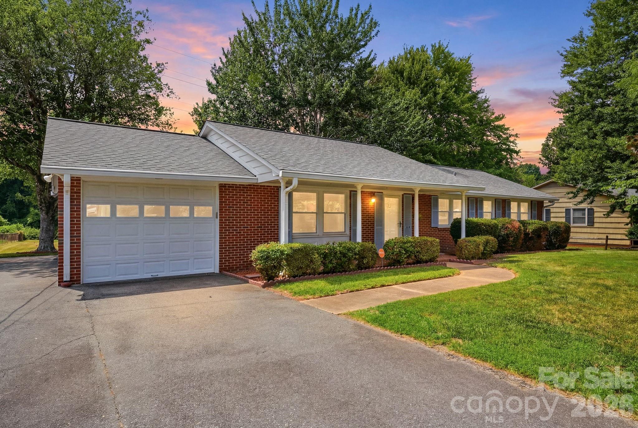 112 Queensbury Road — Winston Salem