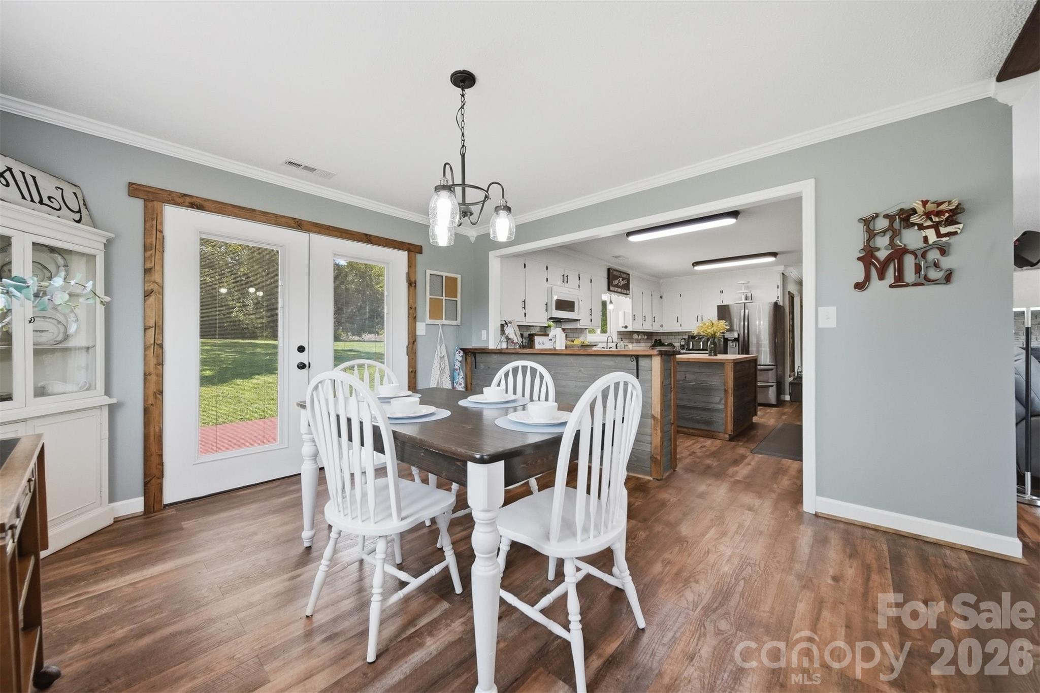 2411 Robertson Lane — Lenoir