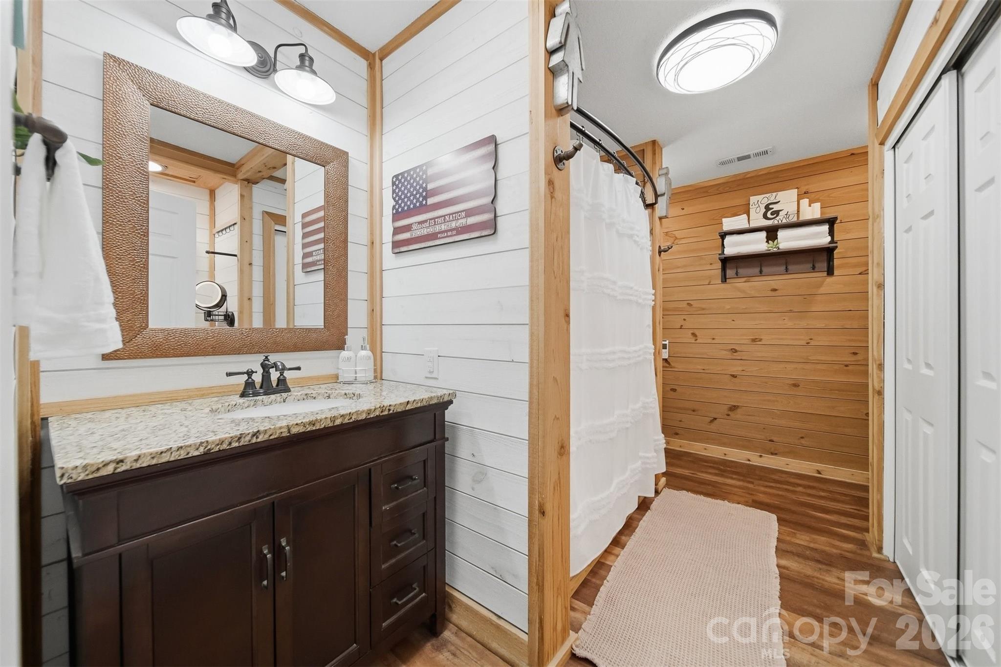 2411 Robertson Lane — Lenoir