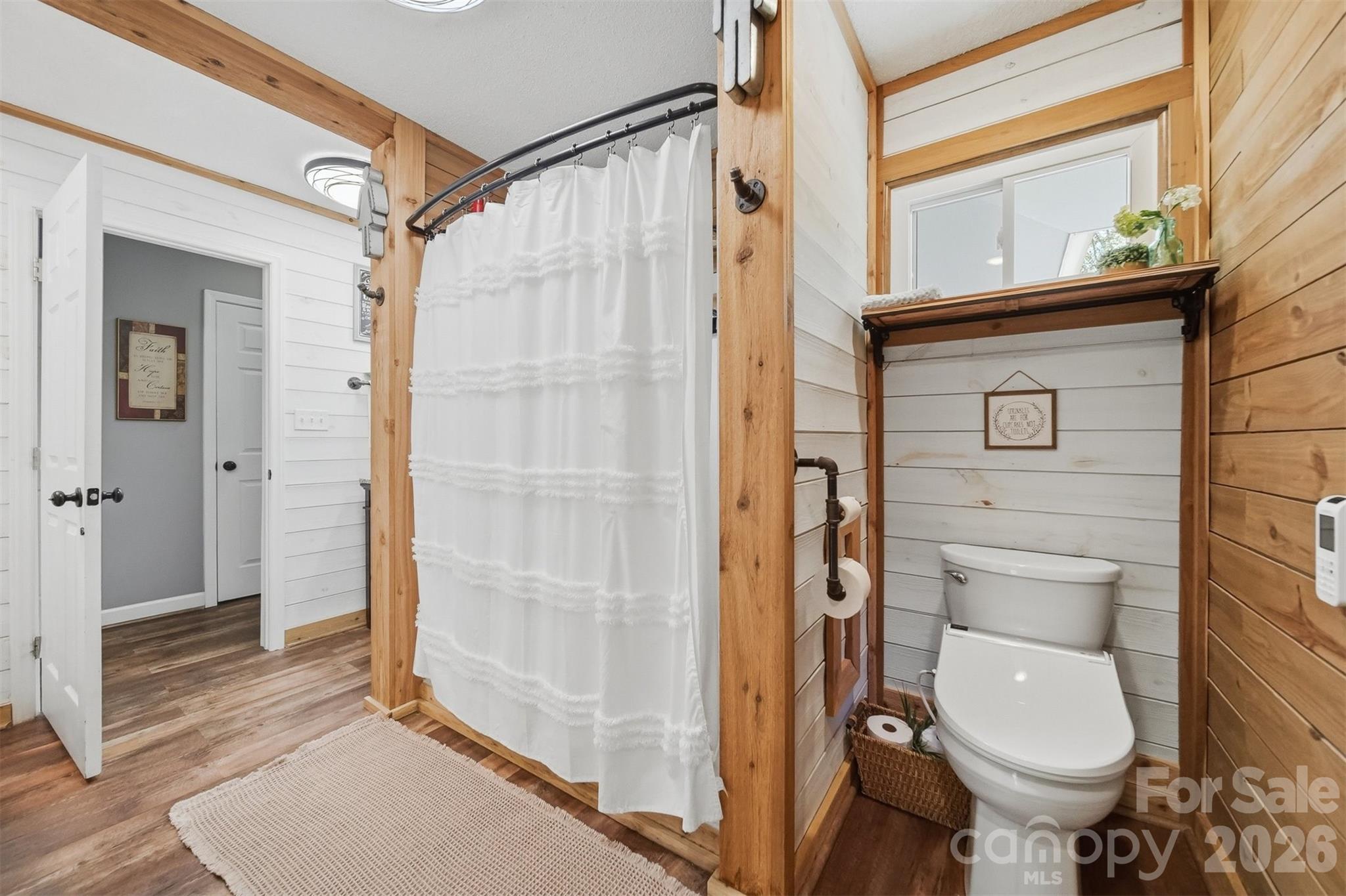 2411 Robertson Lane — Lenoir