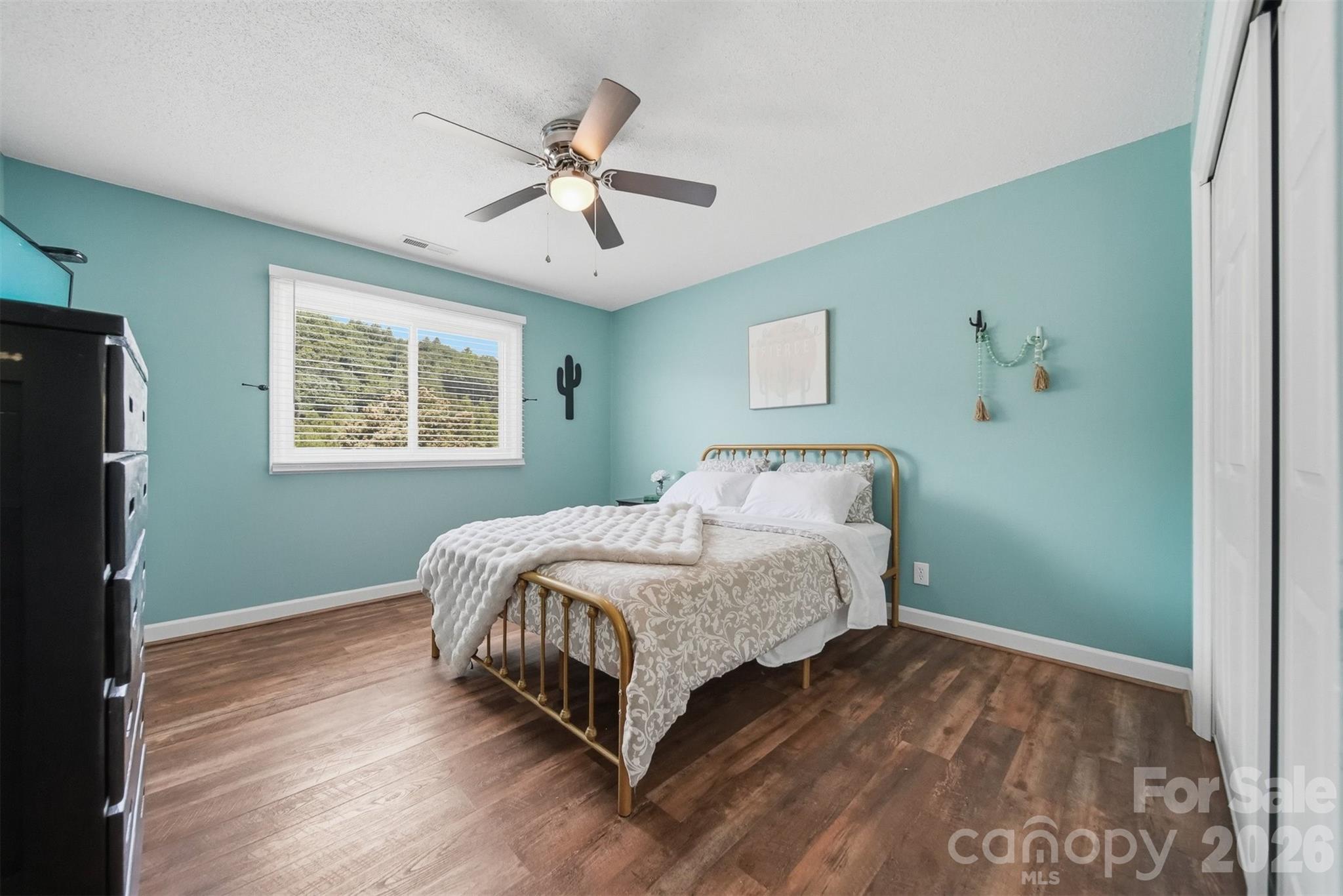 2411 Robertson Lane — Lenoir