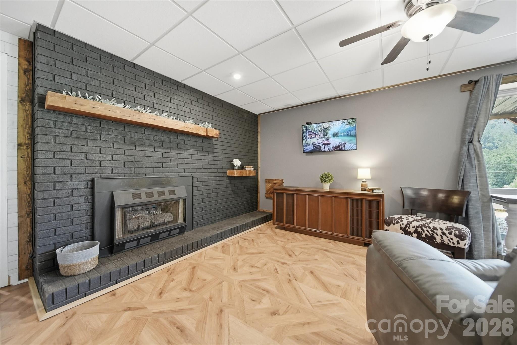 2411 Robertson Lane — Lenoir