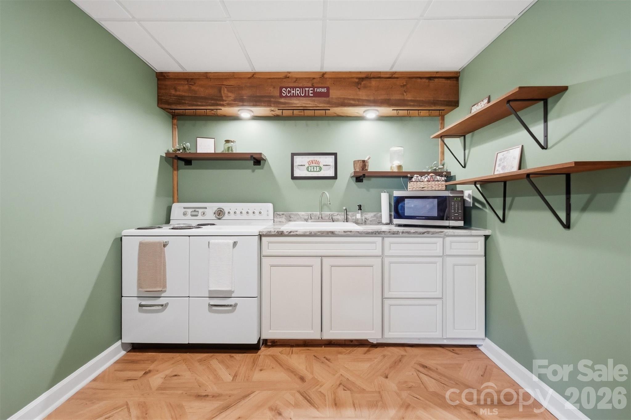 2411 Robertson Lane — Lenoir