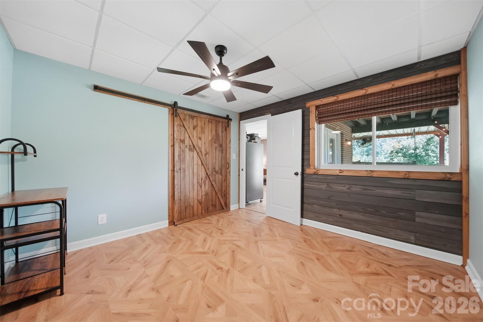 2411 Robertson Lane — Lenoir