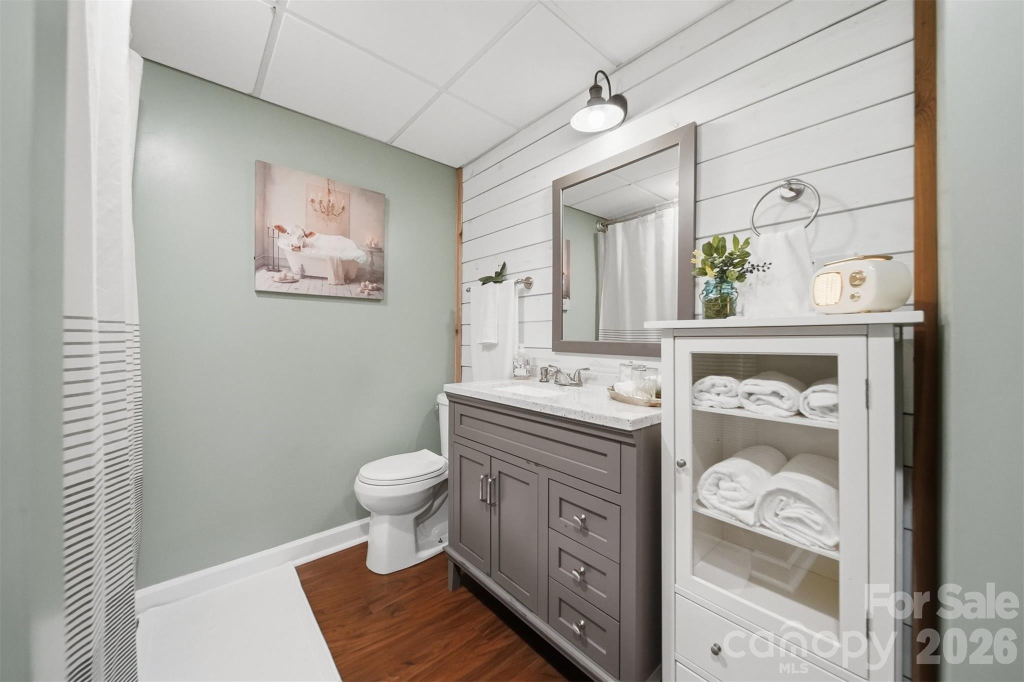 2411 Robertson Lane — Lenoir