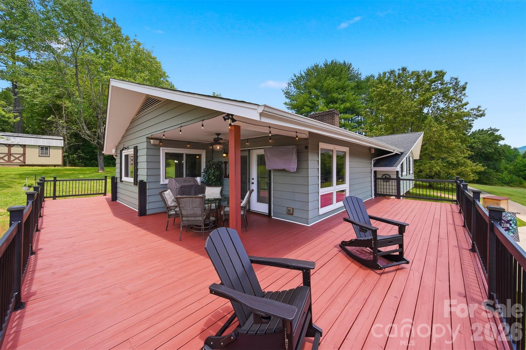 2411 Robertson Lane — Lenoir