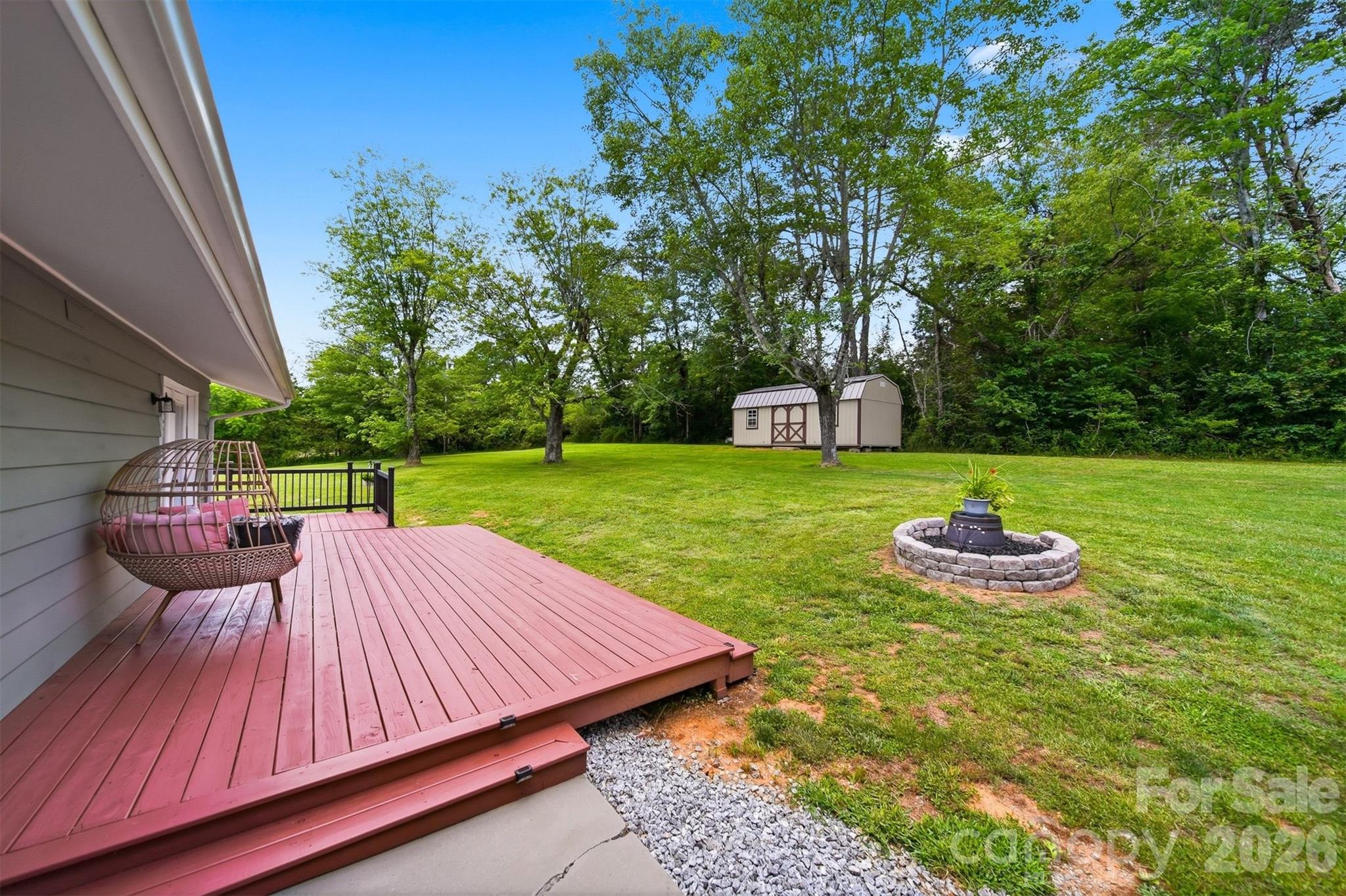 2411 Robertson Lane — Lenoir