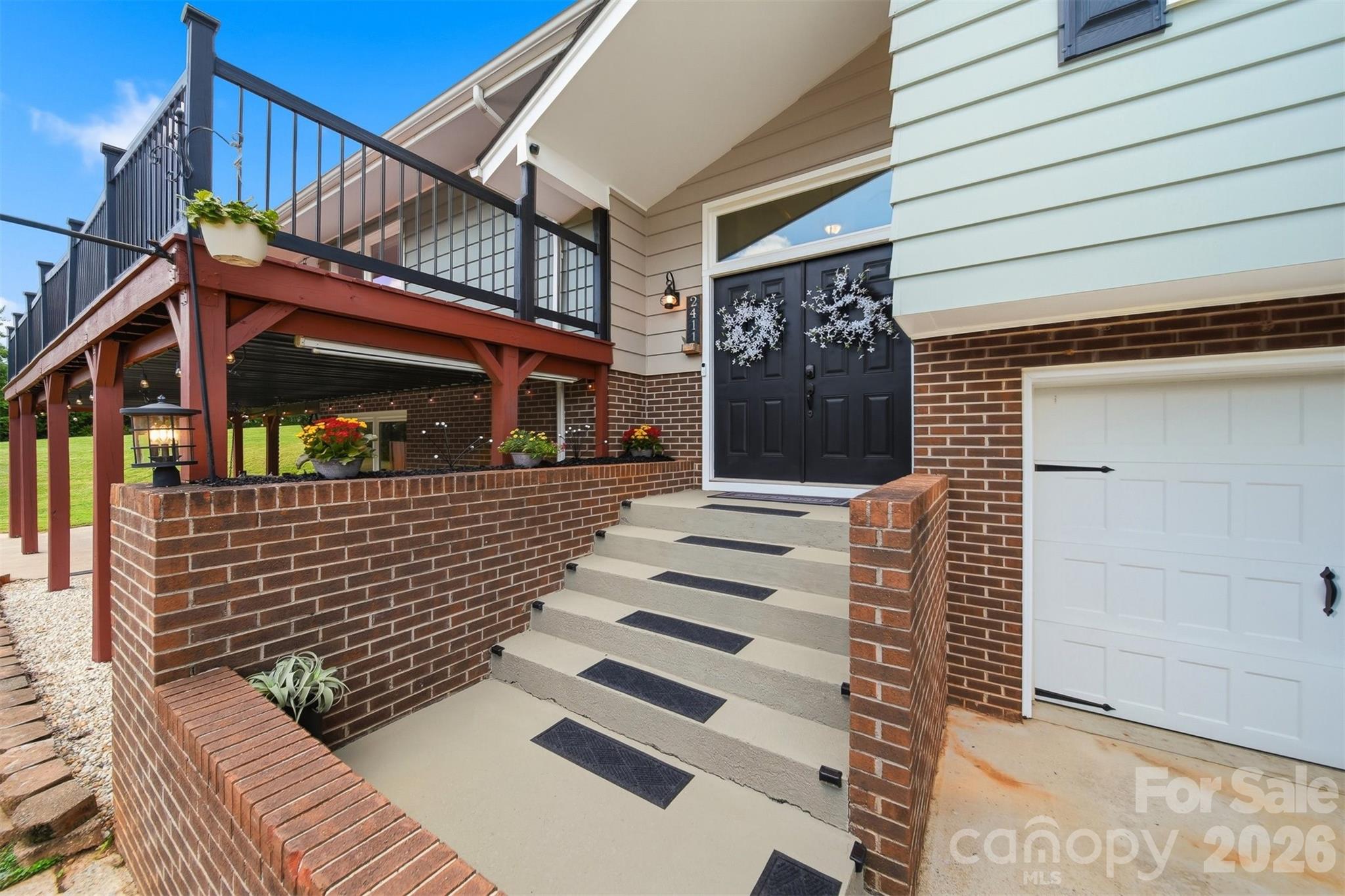 2411 Robertson Lane — Lenoir