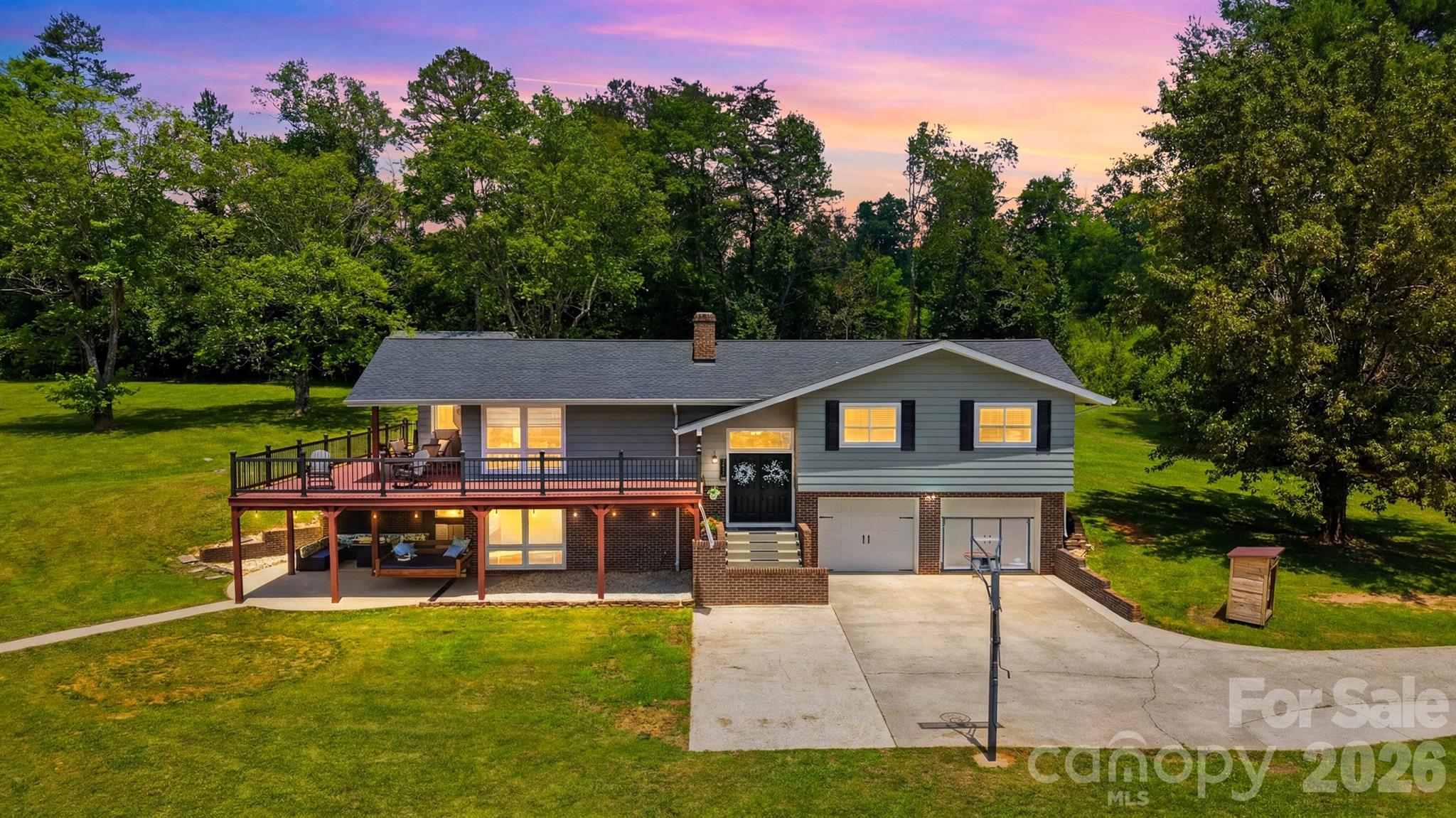 2411 Robertson Lane — Lenoir