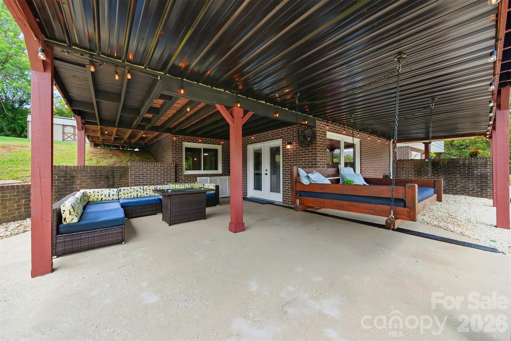 2411 Robertson Lane — Lenoir