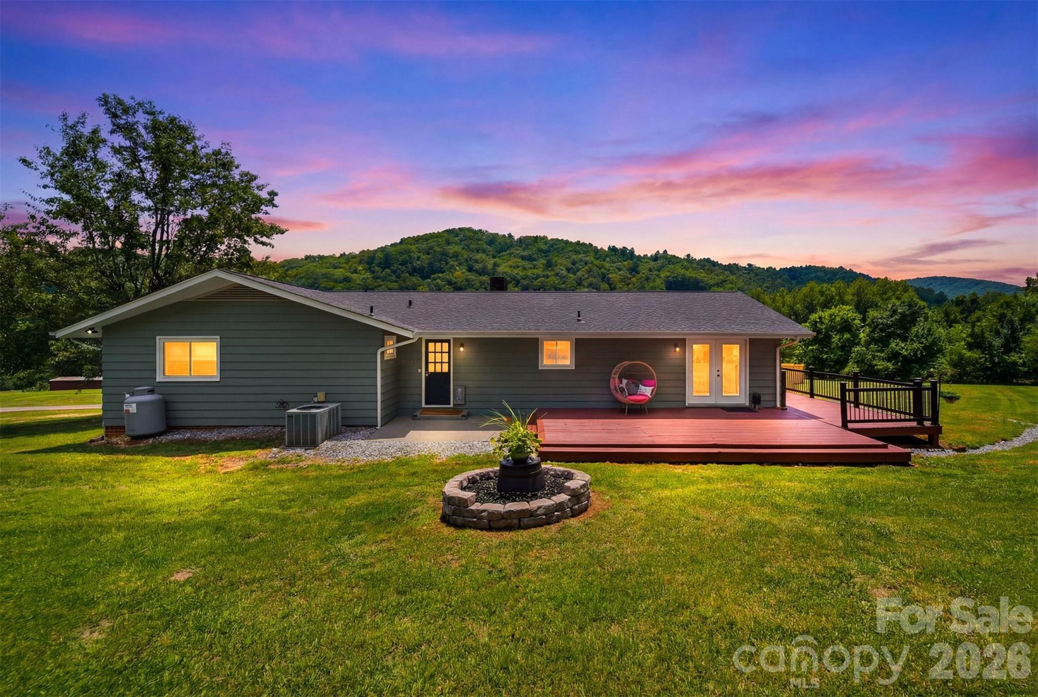 2411 Robertson Lane — Lenoir