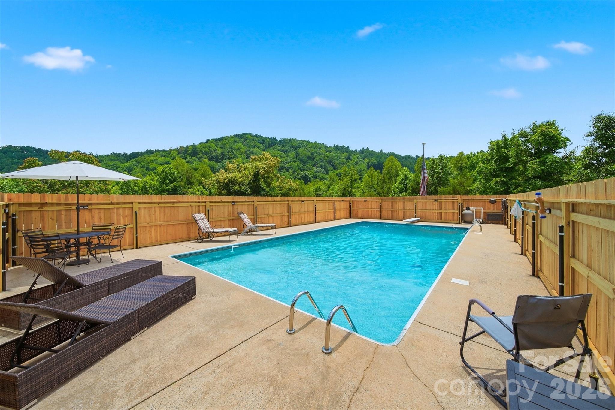 2411 Robertson Lane — Lenoir