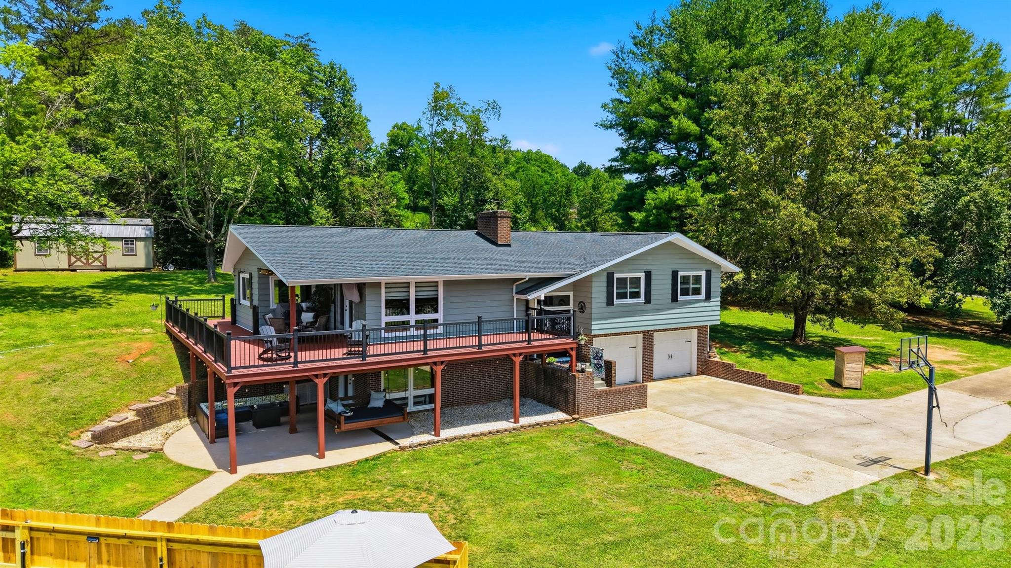 2411 Robertson Lane — Lenoir