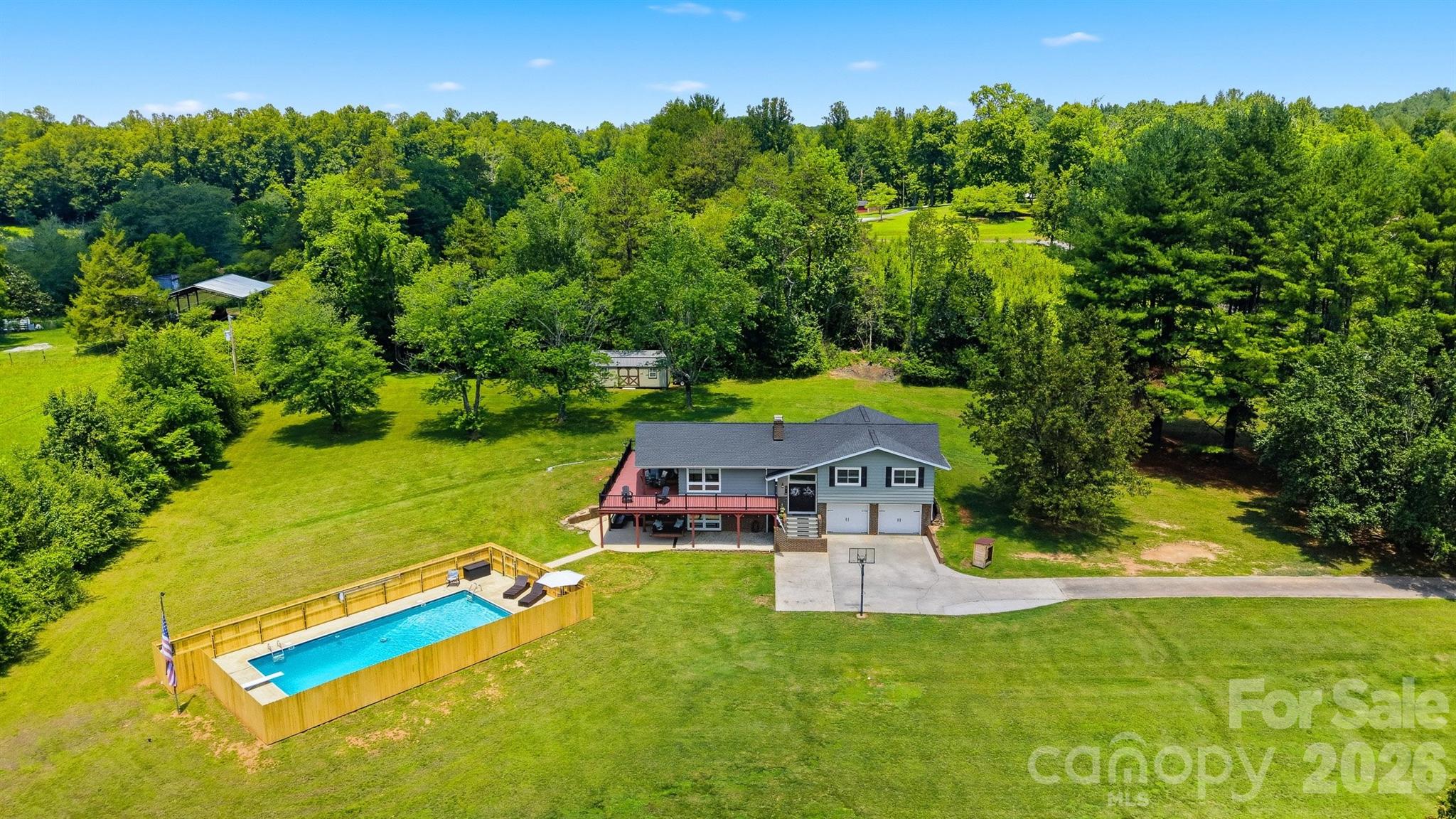 2411 Robertson Lane — Lenoir