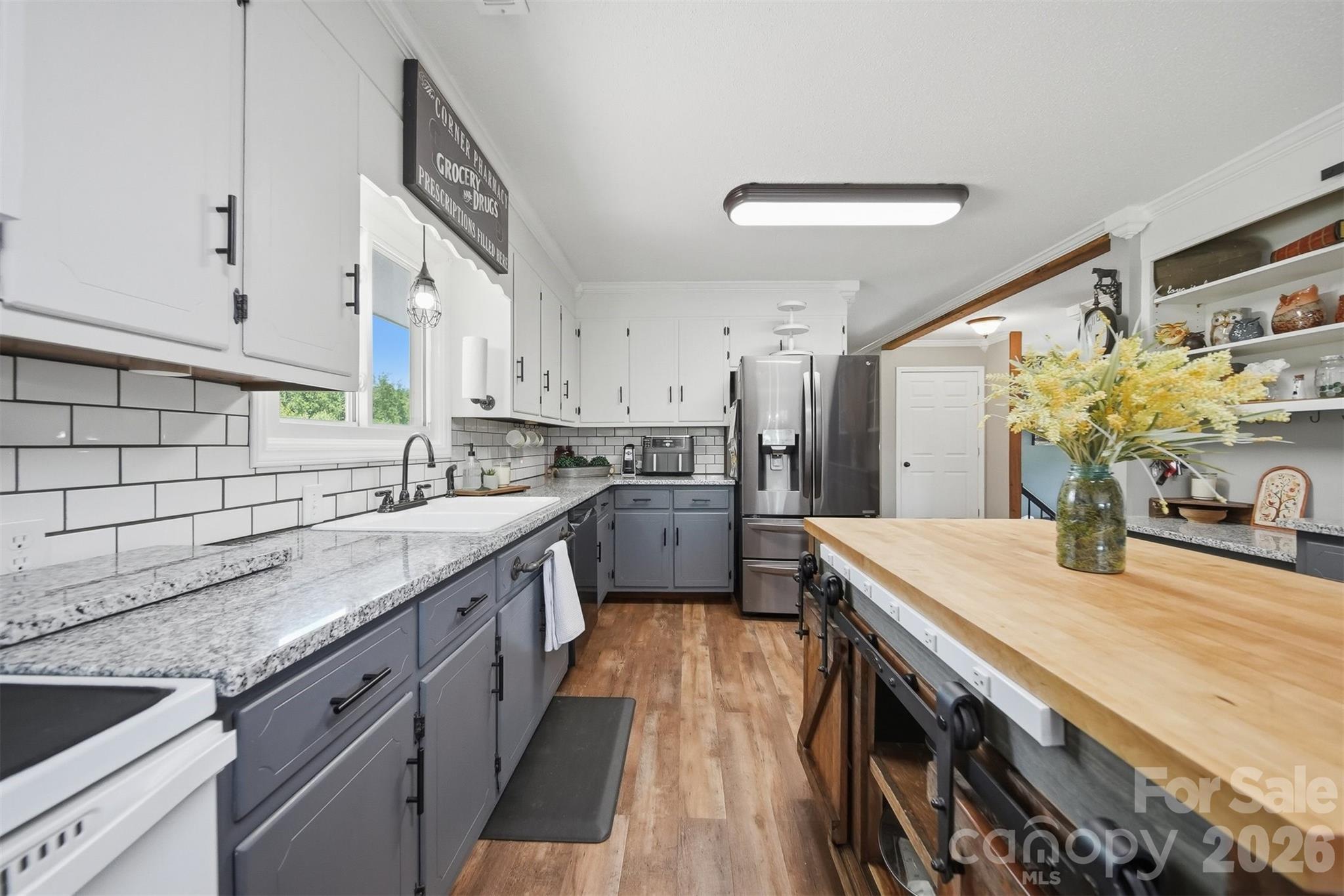 2411 Robertson Lane — Lenoir