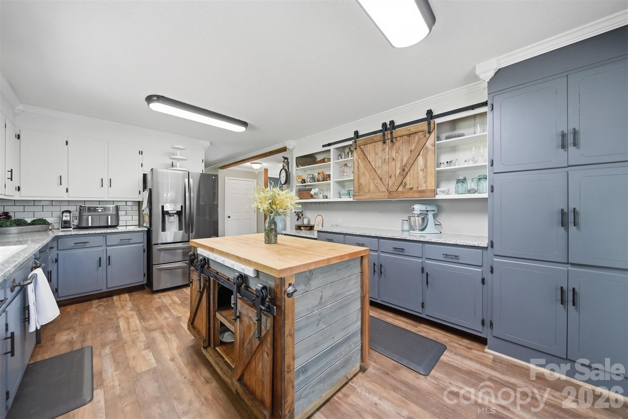 2411 Robertson Lane — Lenoir