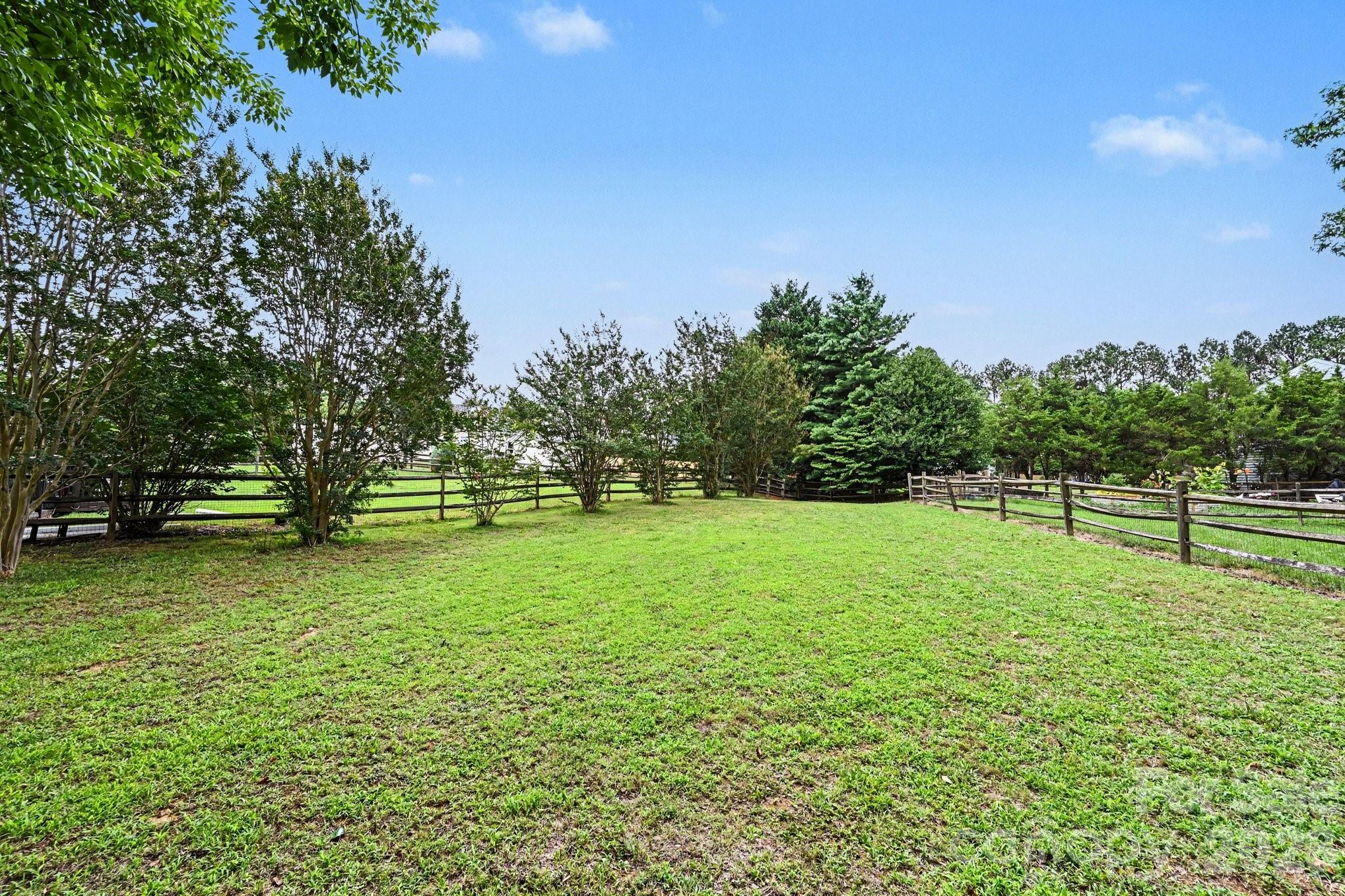 221 Aylesbury Lane — Indian Trail