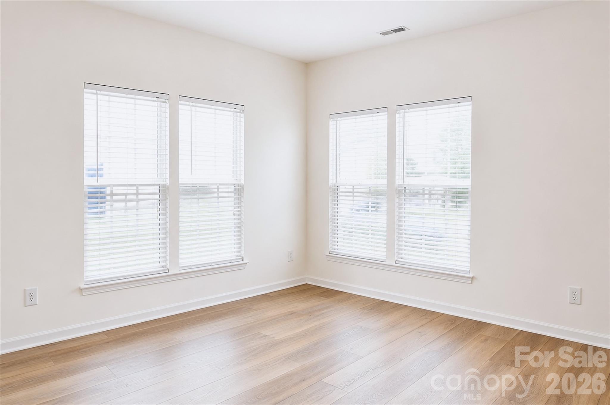 4913 Sunburst Lane — Charlotte