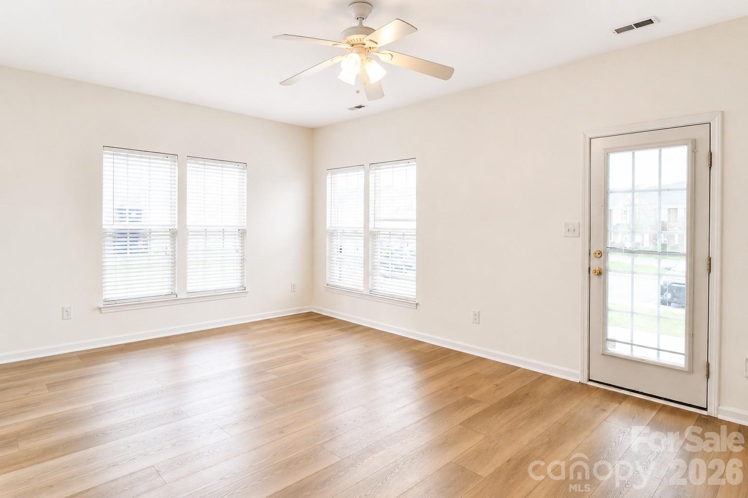 4913 Sunburst Lane — Charlotte