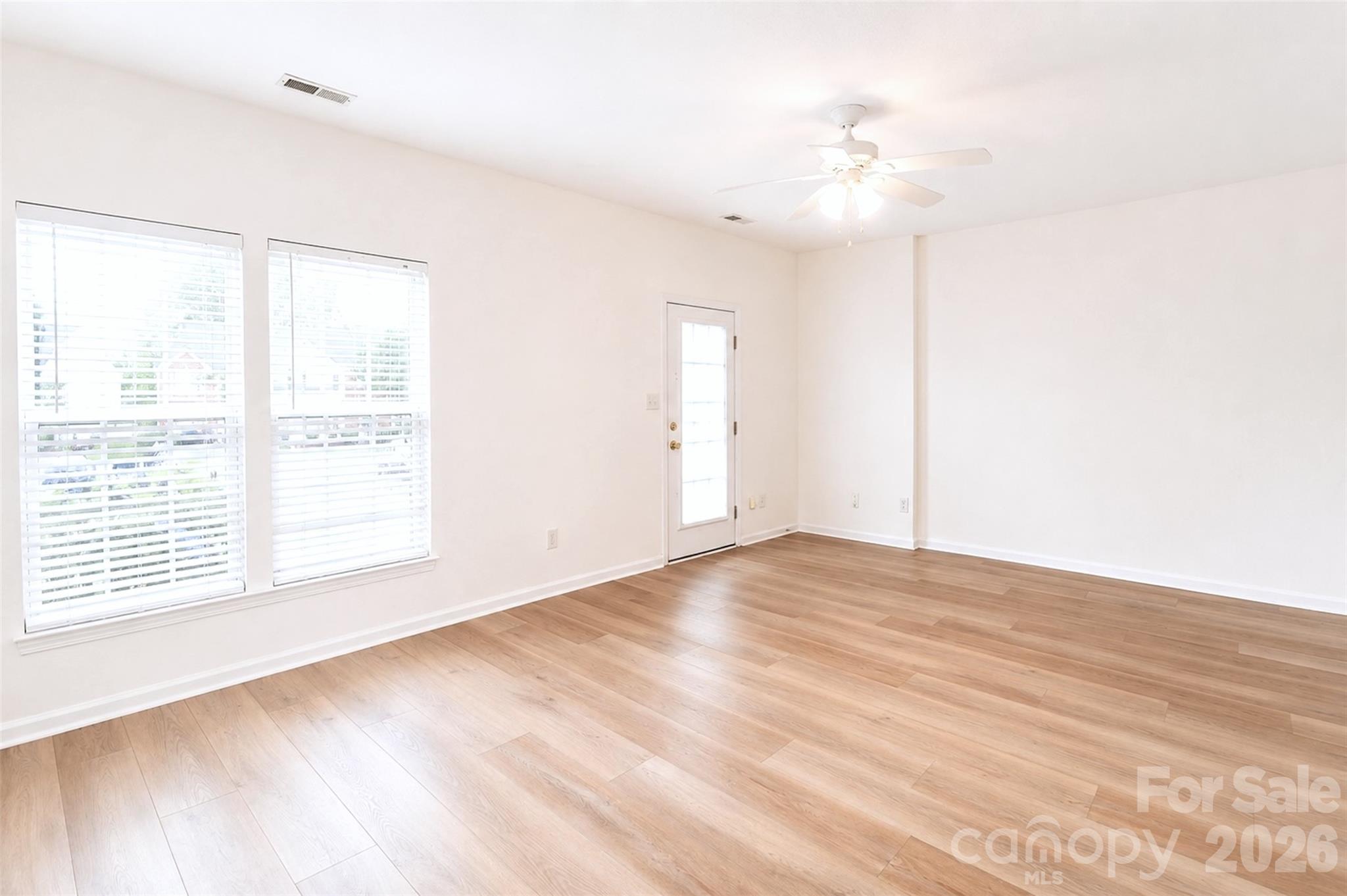 4913 Sunburst Lane — Charlotte