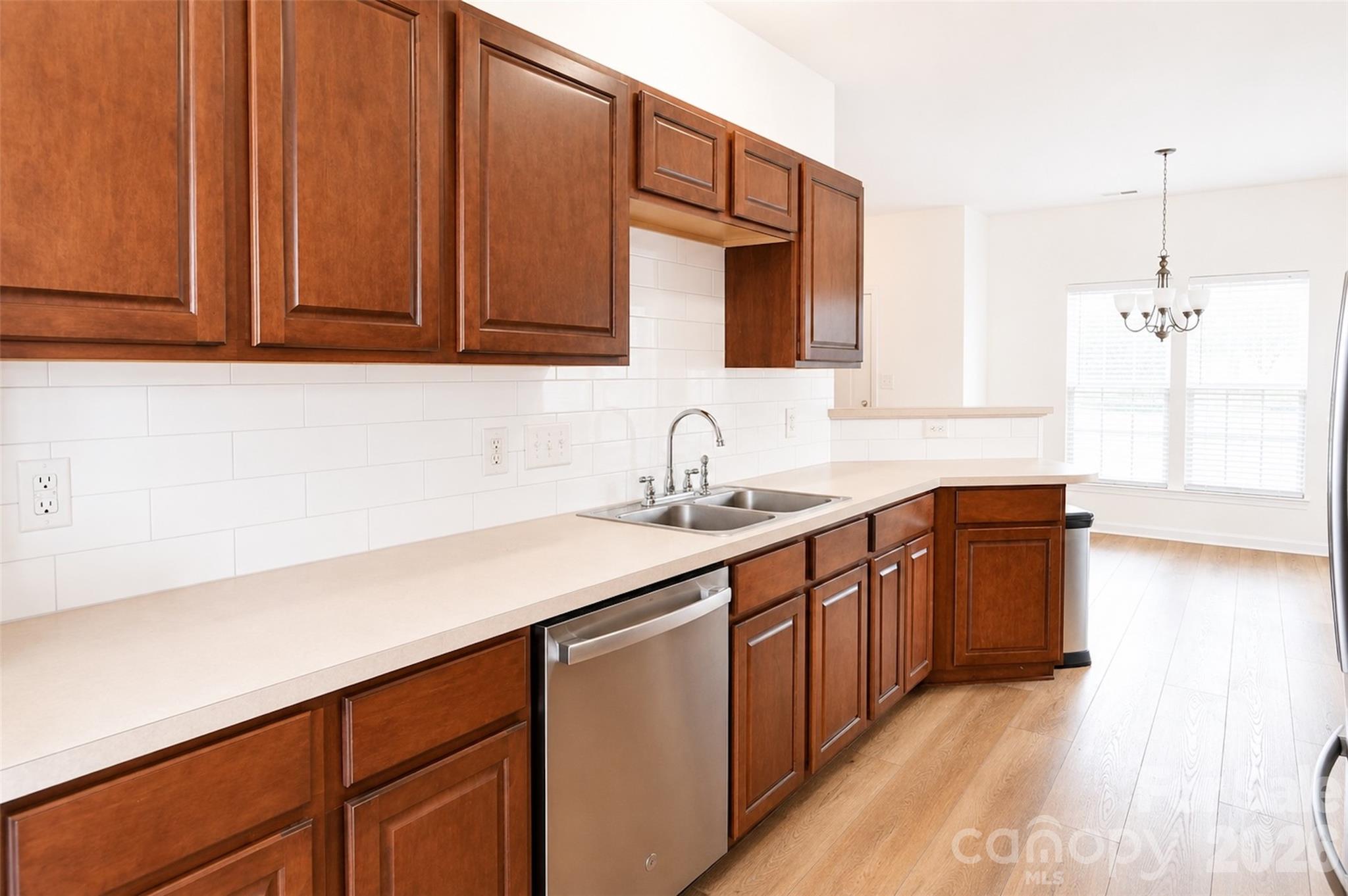 4913 Sunburst Lane — Charlotte