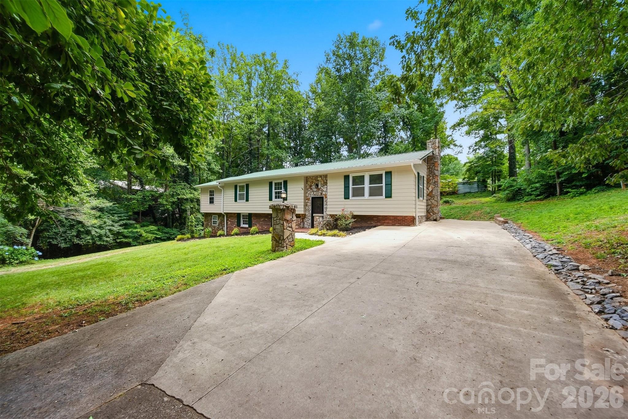 408 Birch Circle Drive — Hudson