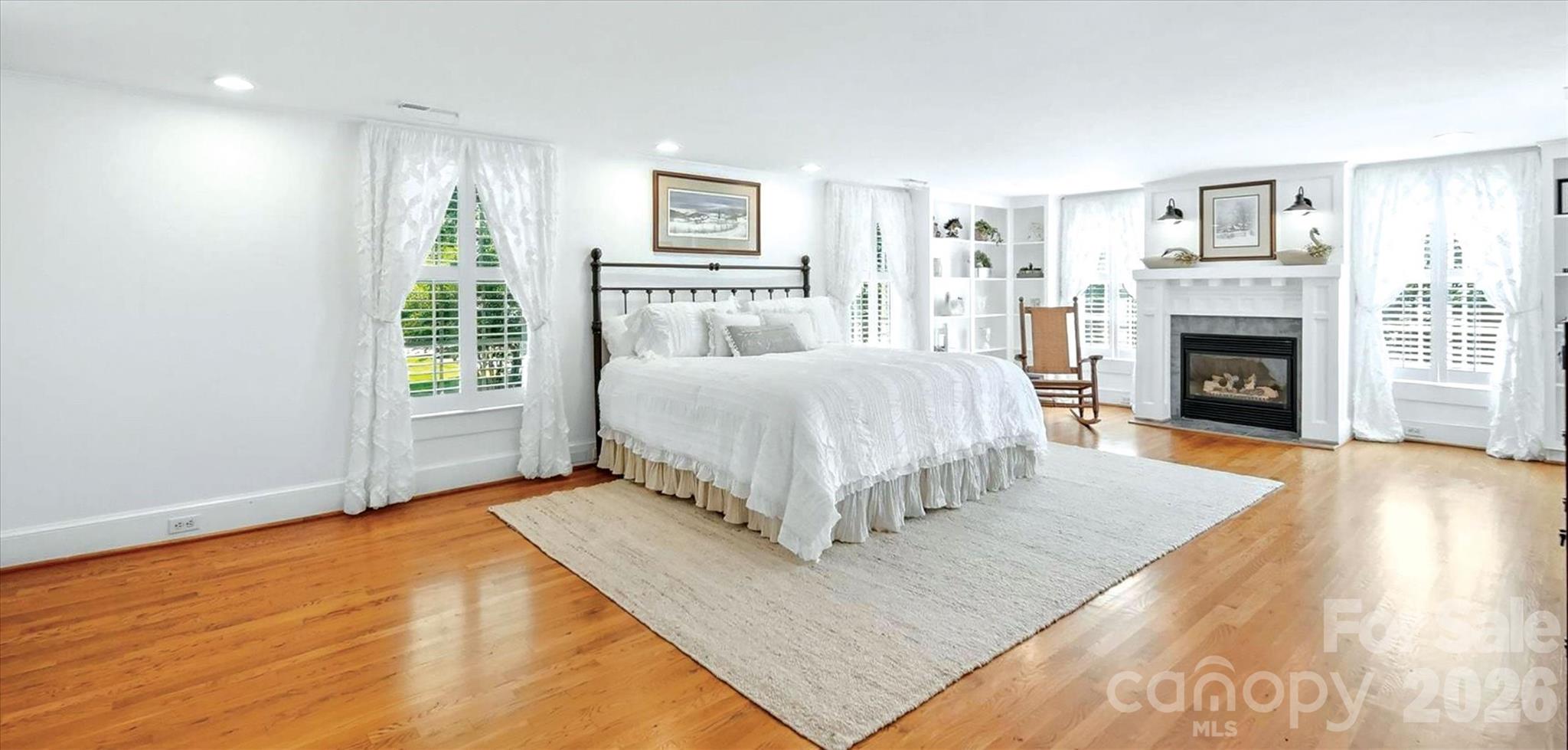 3453 Plateau Road — Newton