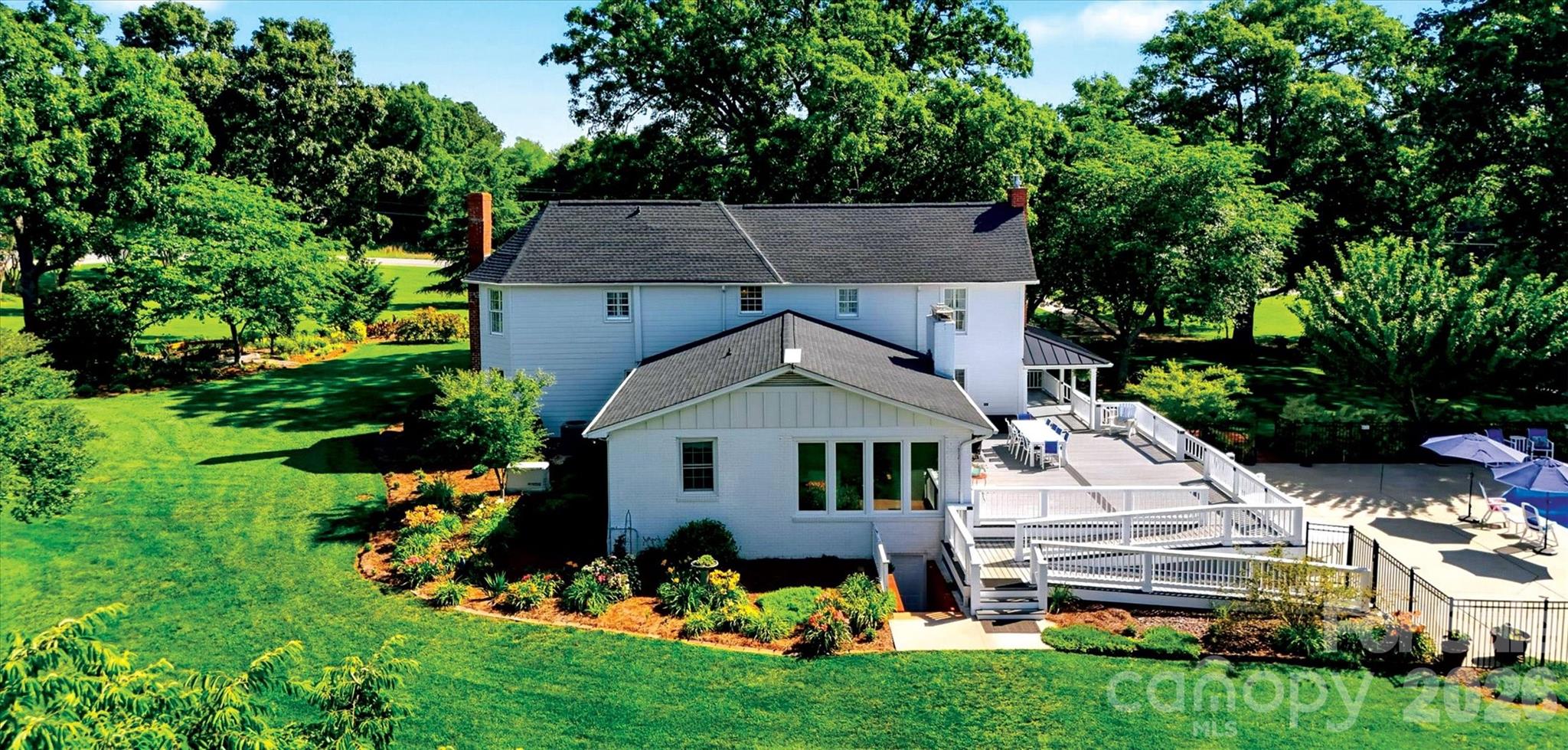 3453 Plateau Road — Newton