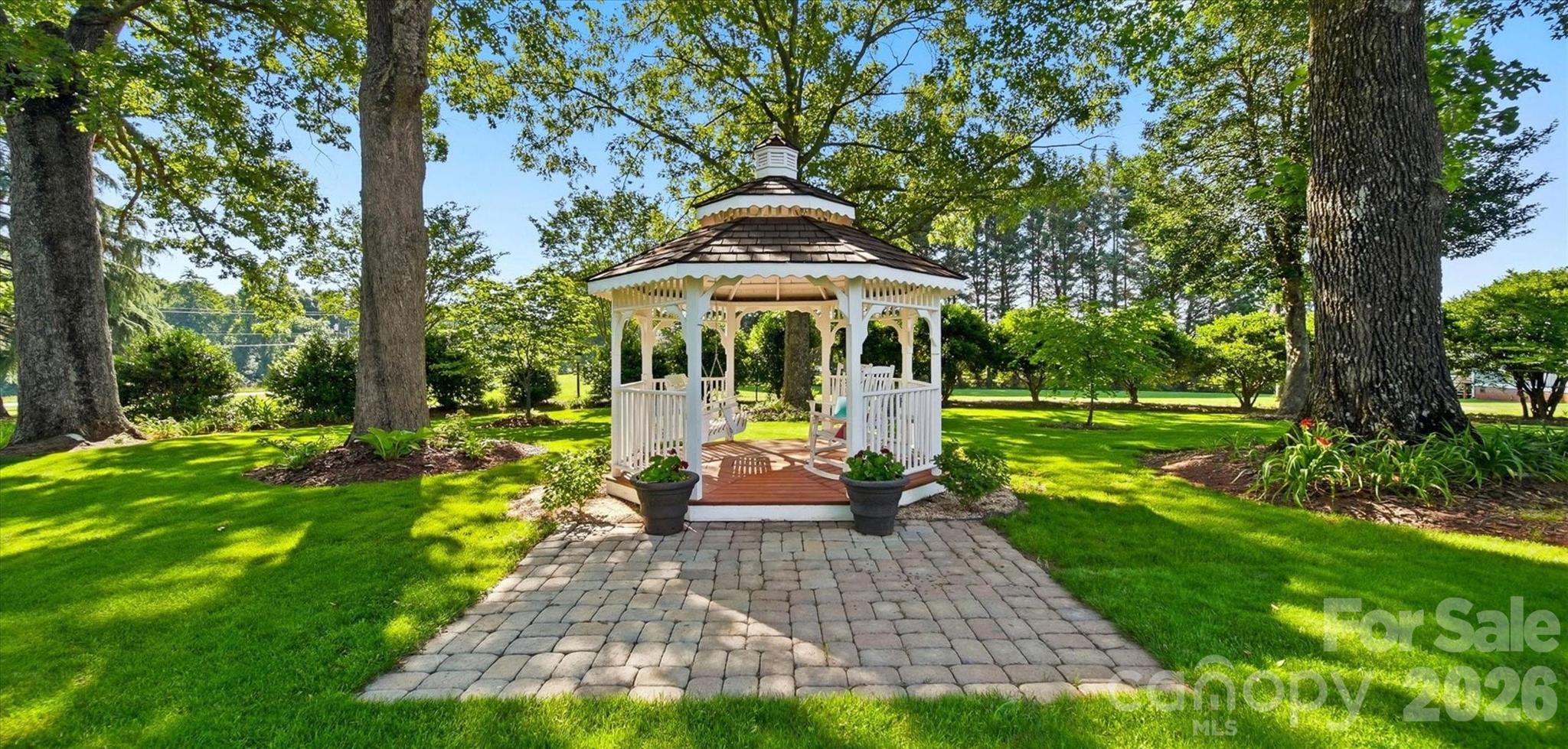 3453 Plateau Road — Newton