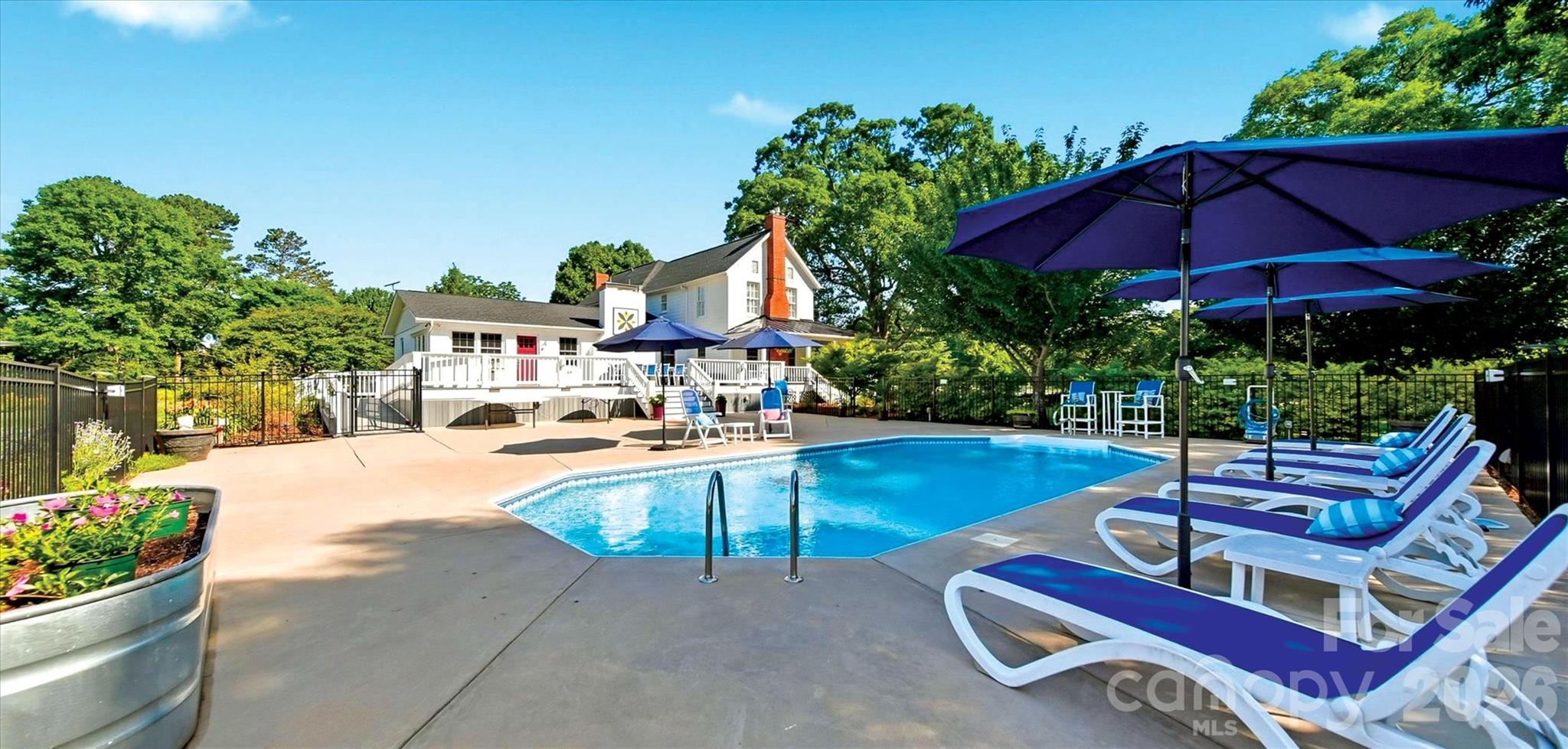 3453 Plateau Road — Newton