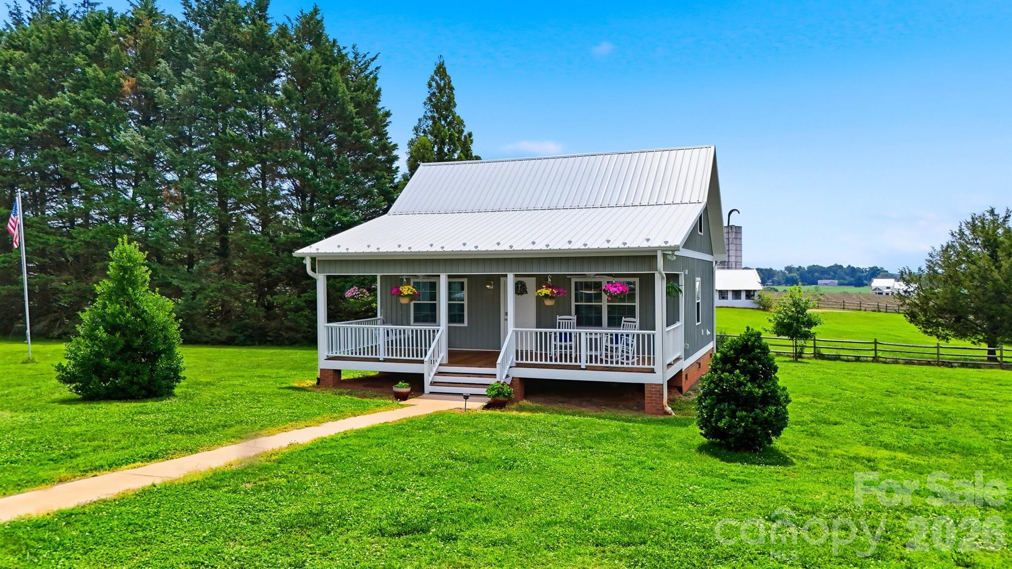 3453 Plateau Road — Newton