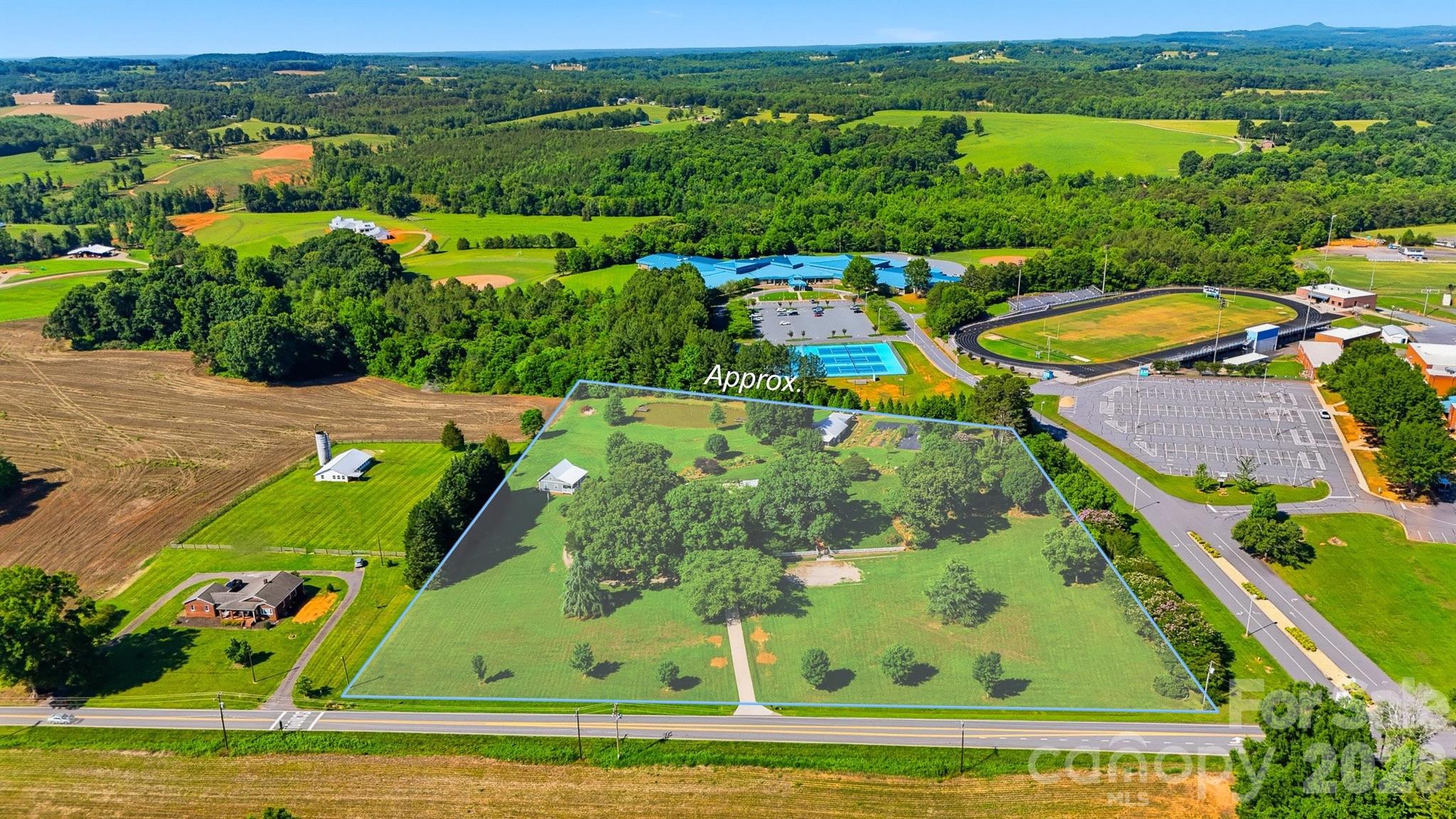 3453 Plateau Road — Newton