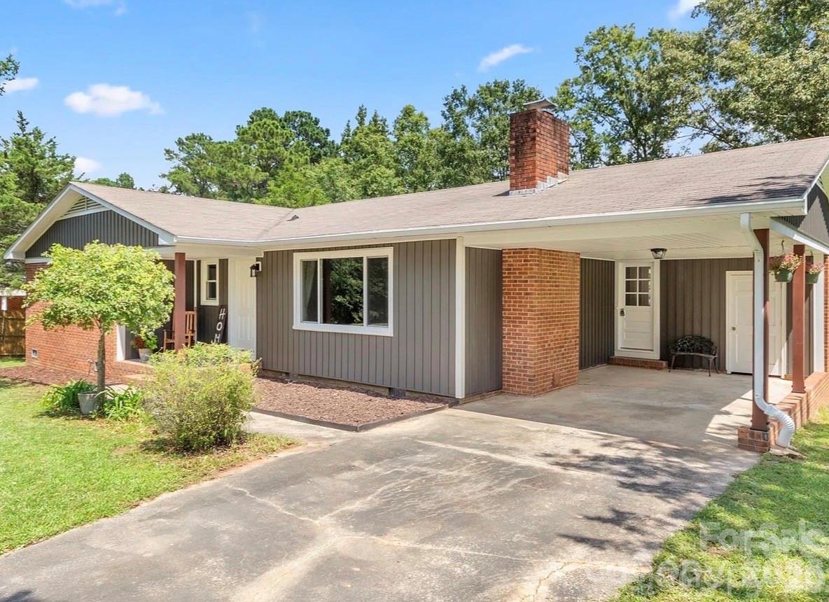 2179 Green Peach Road — Lancaster