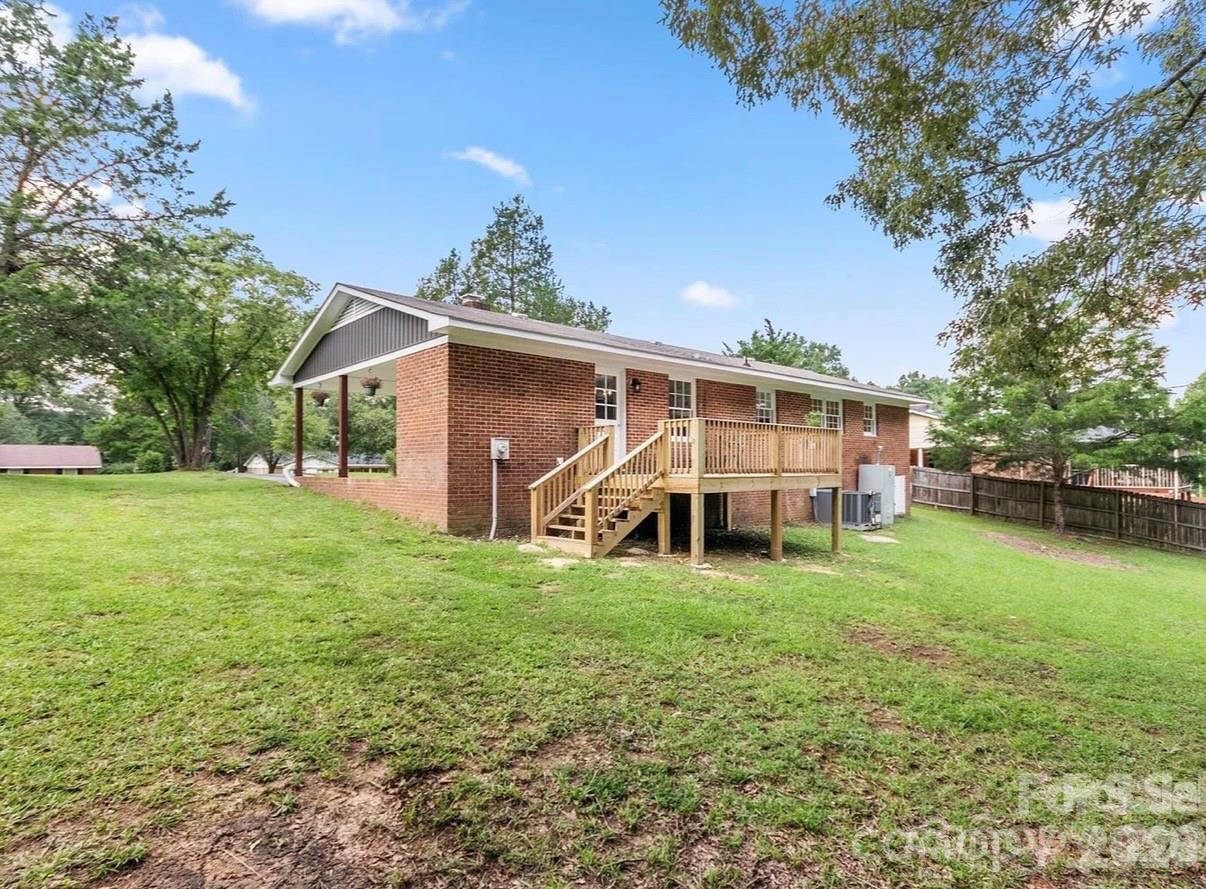 2179 Green Peach Road — Lancaster