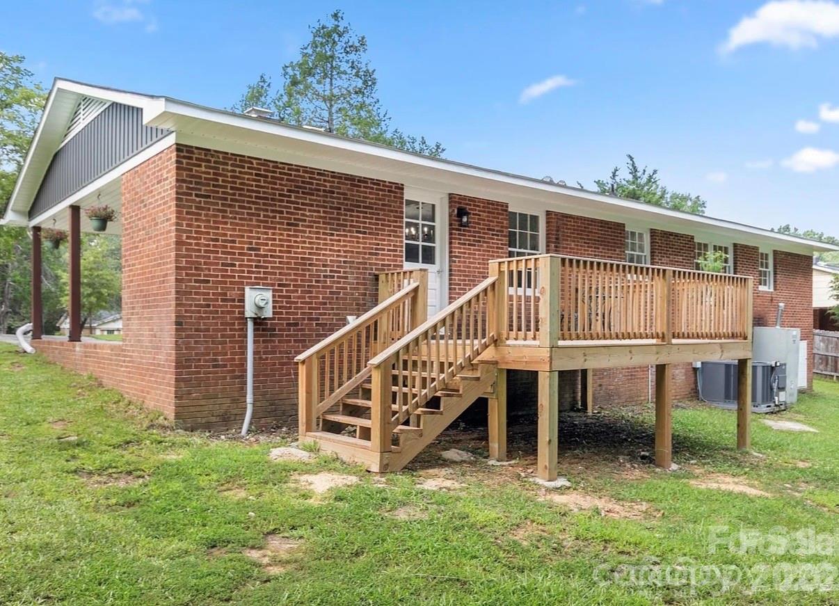2179 Green Peach Road — Lancaster